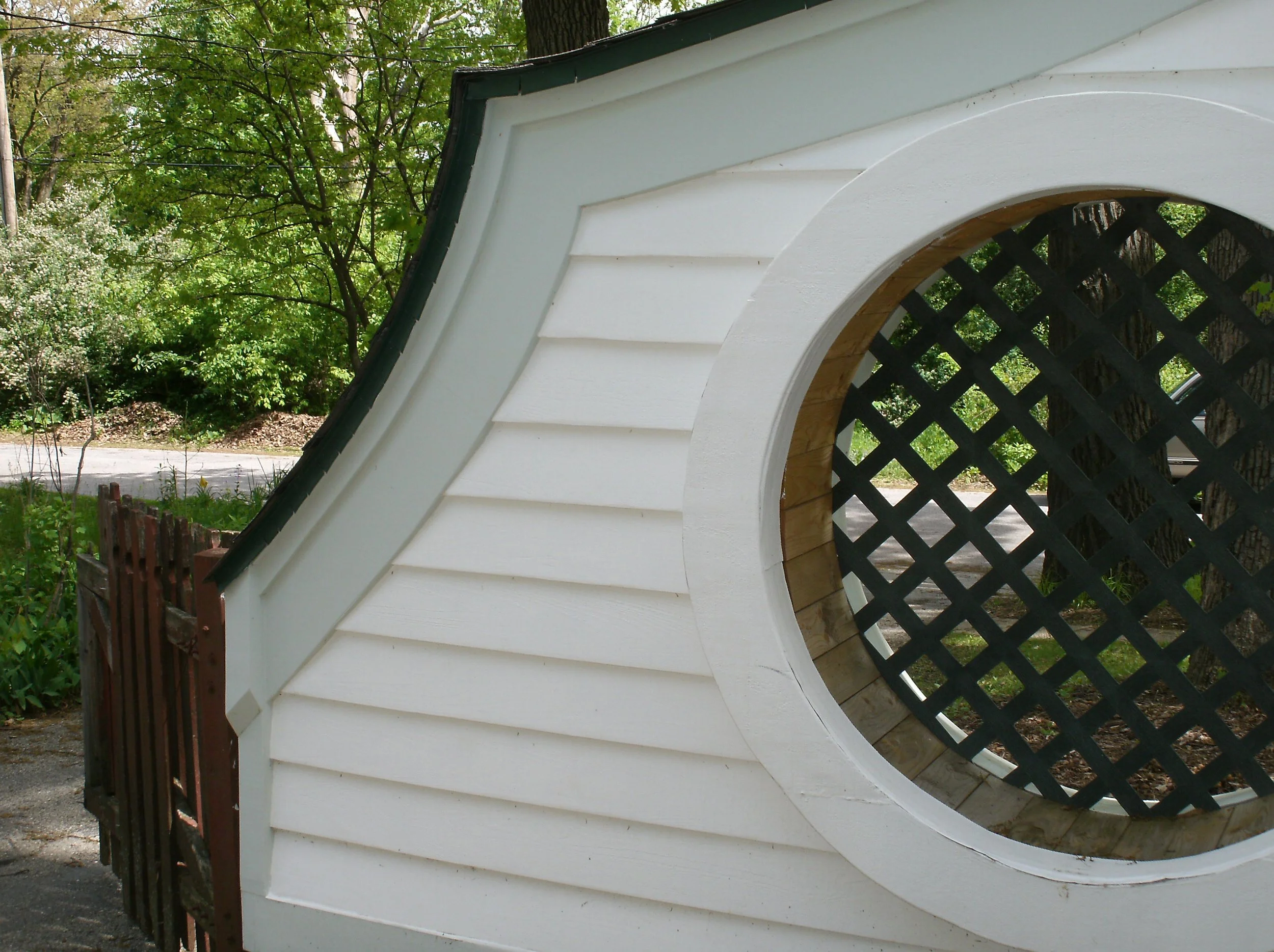 Wing wall driveway end details. Note: cap trim. 