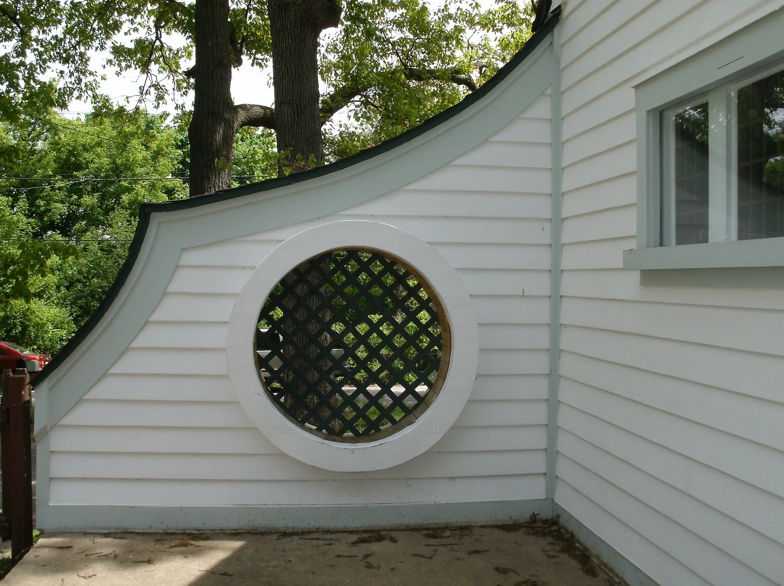 Another wing wall view.