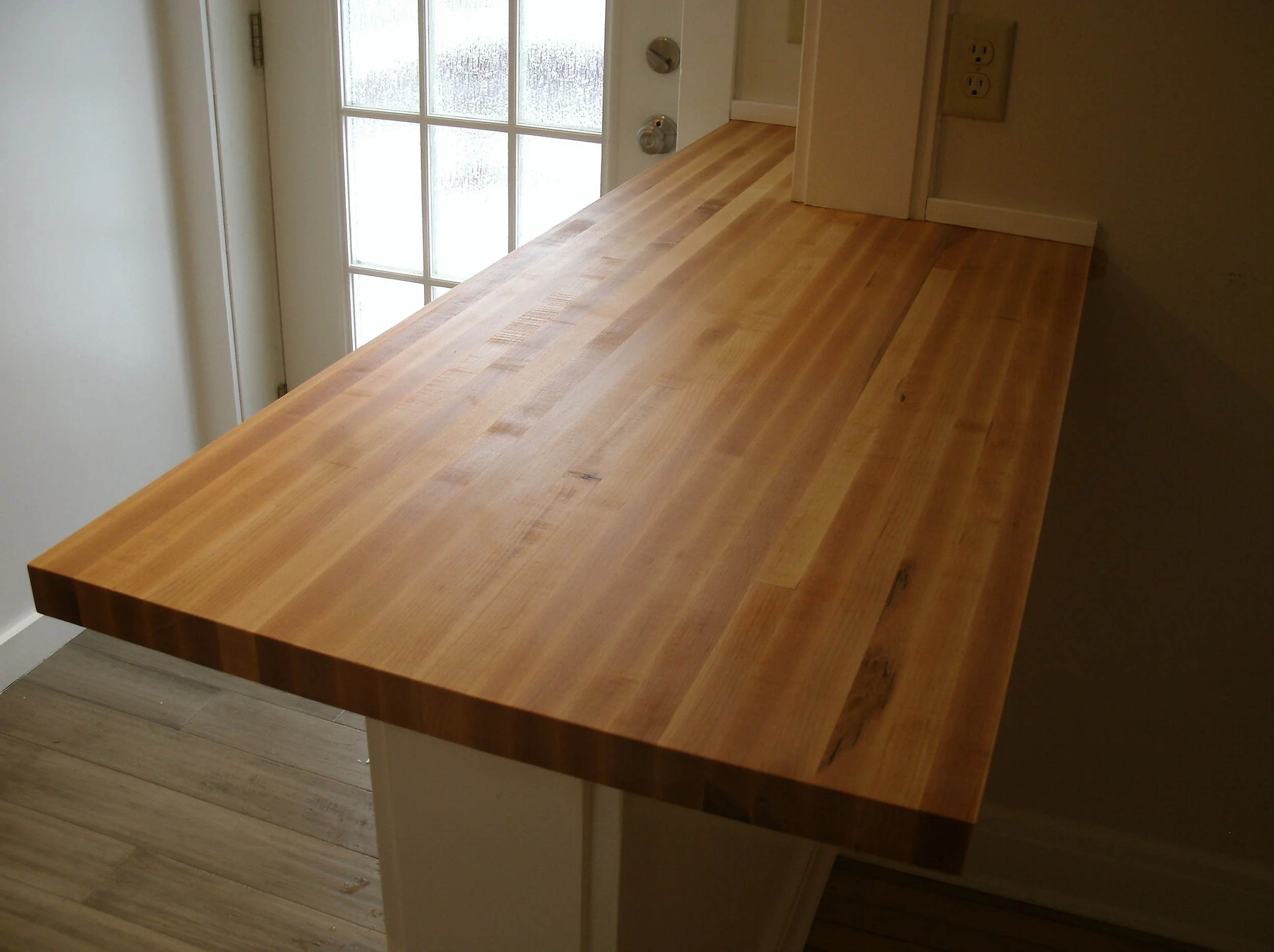 Another view of the countertop on top of the room divider wall