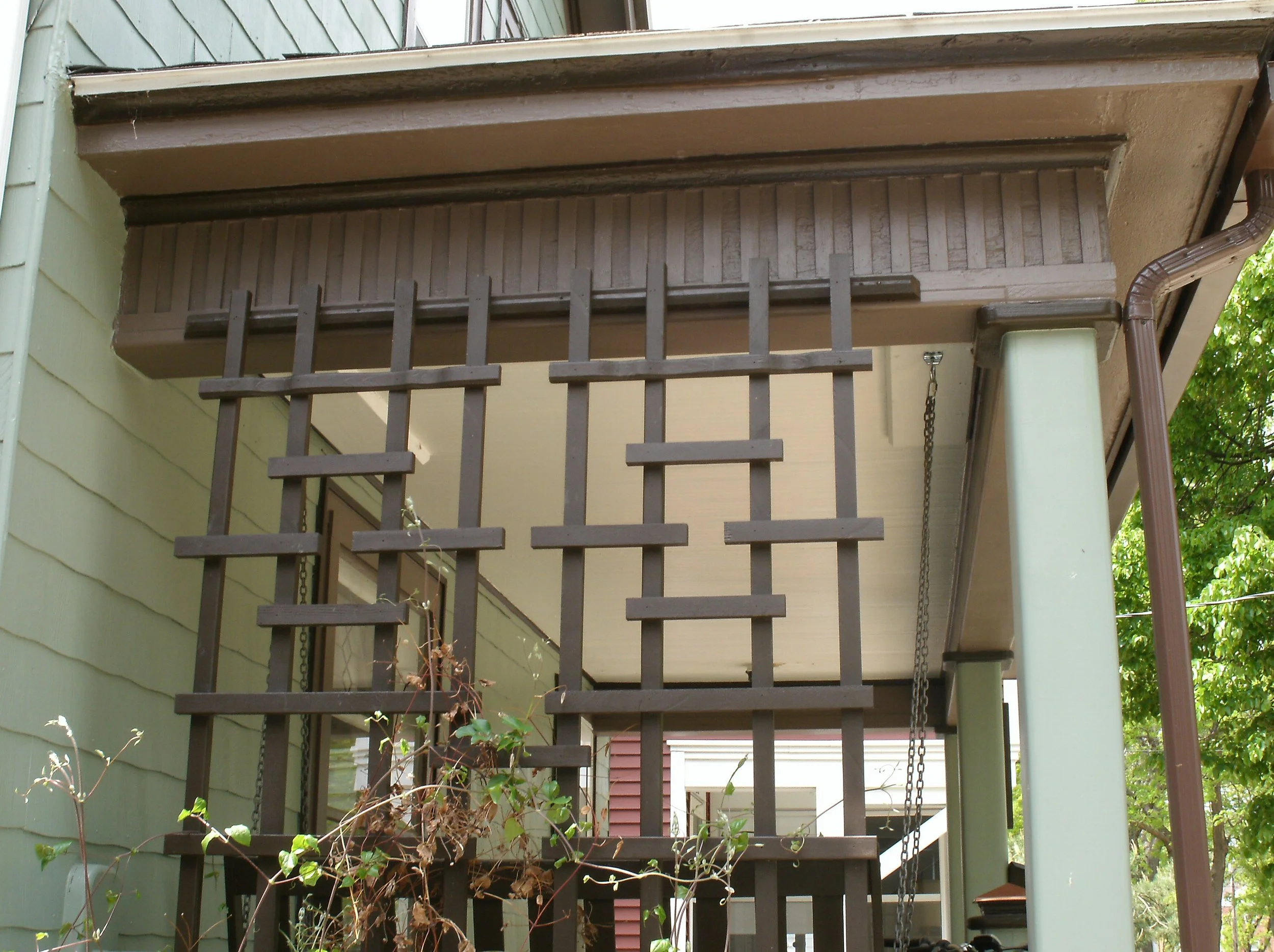 Full view of the replicated period appropriate flower vine lattice