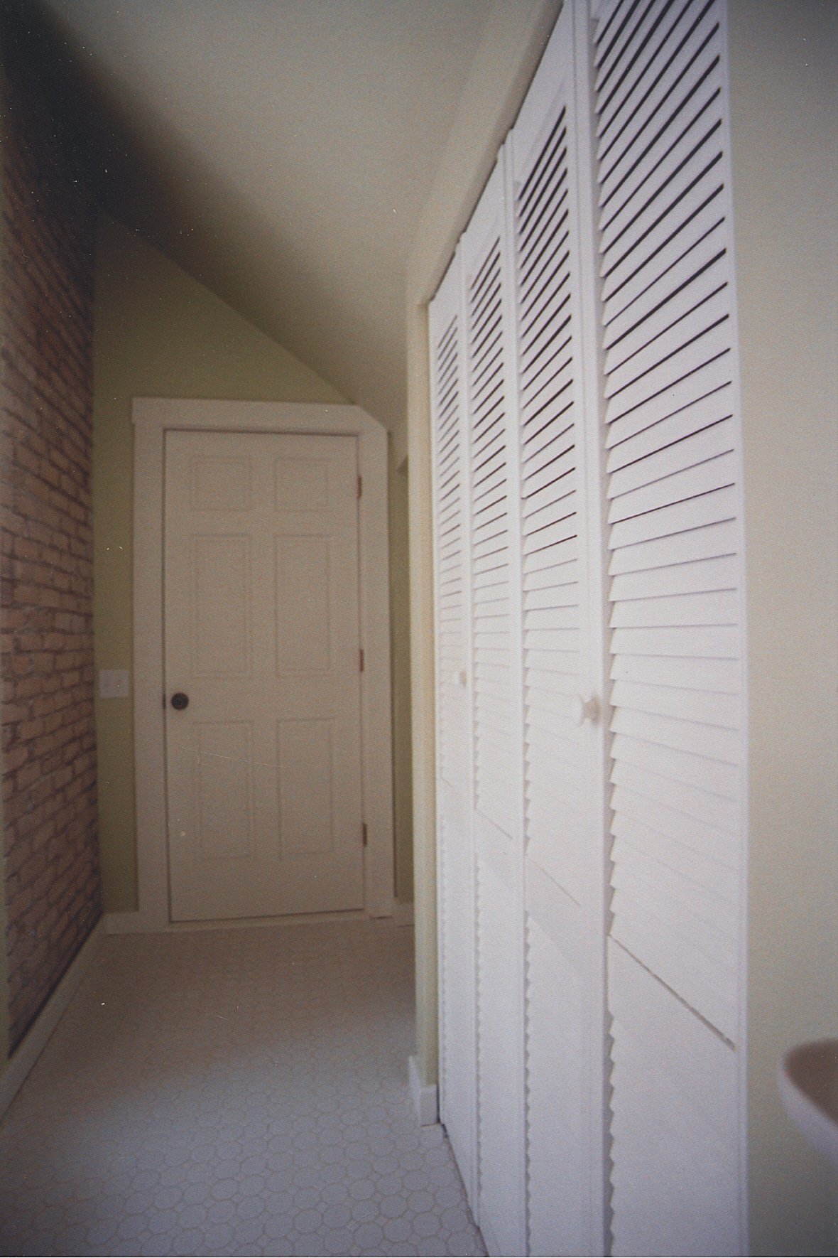 Storage built in under the roof creates a “hall” to the doorway.