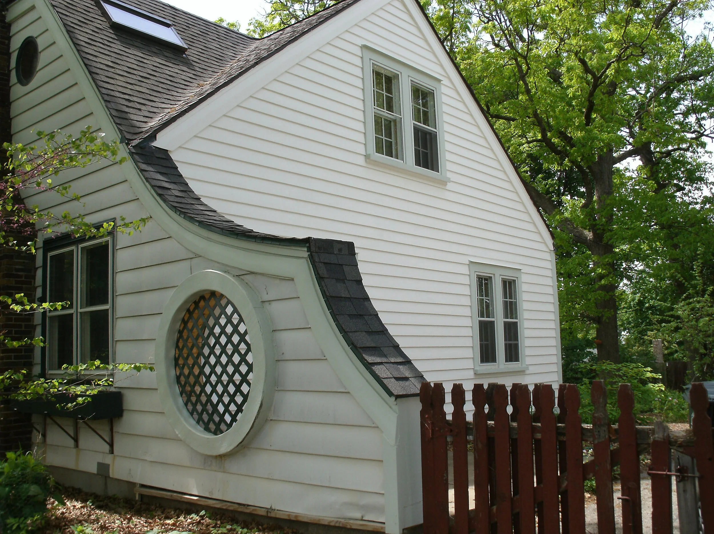 A second few especially of the windows and heavy top (cap)  trim.