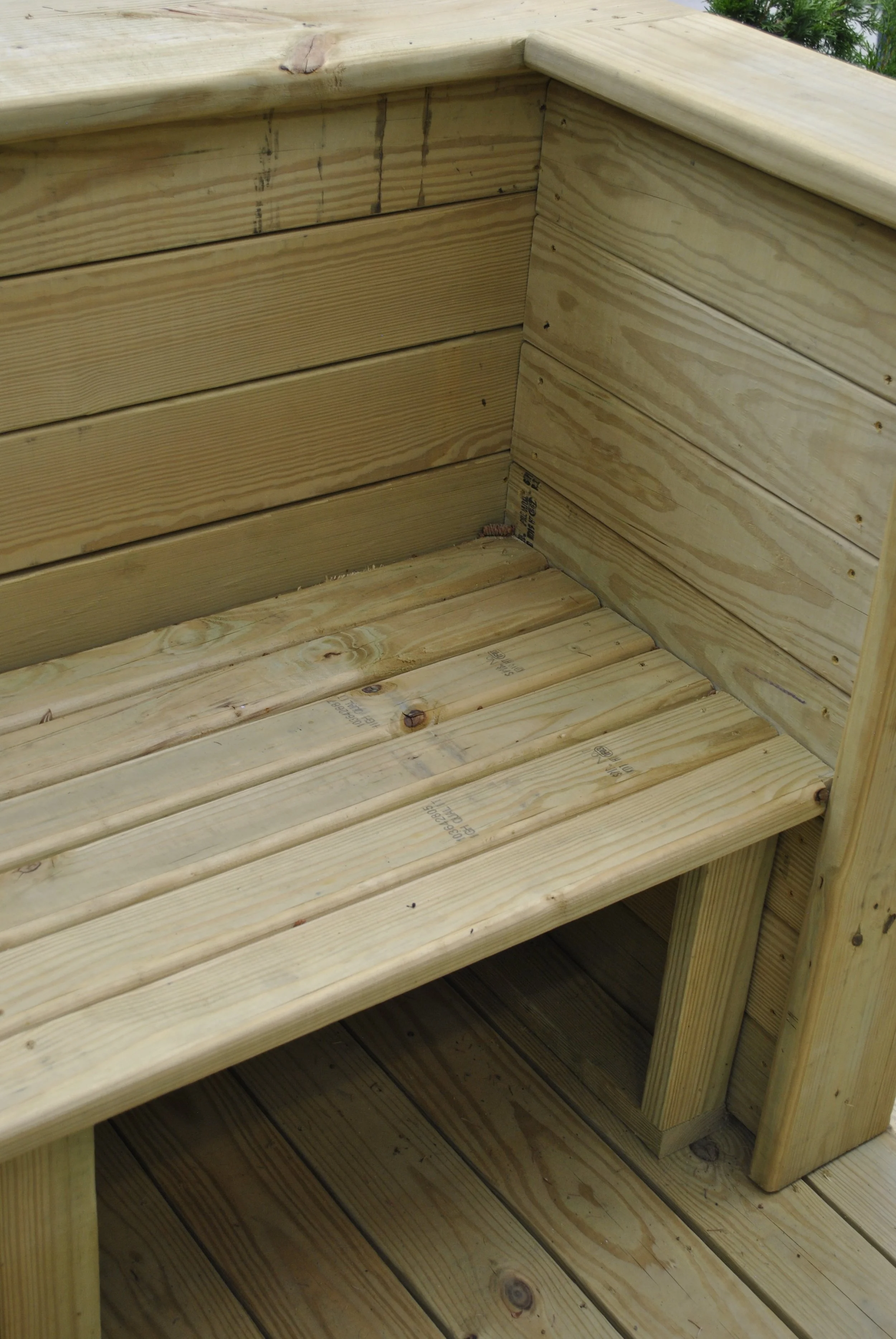 Deck built-in bench