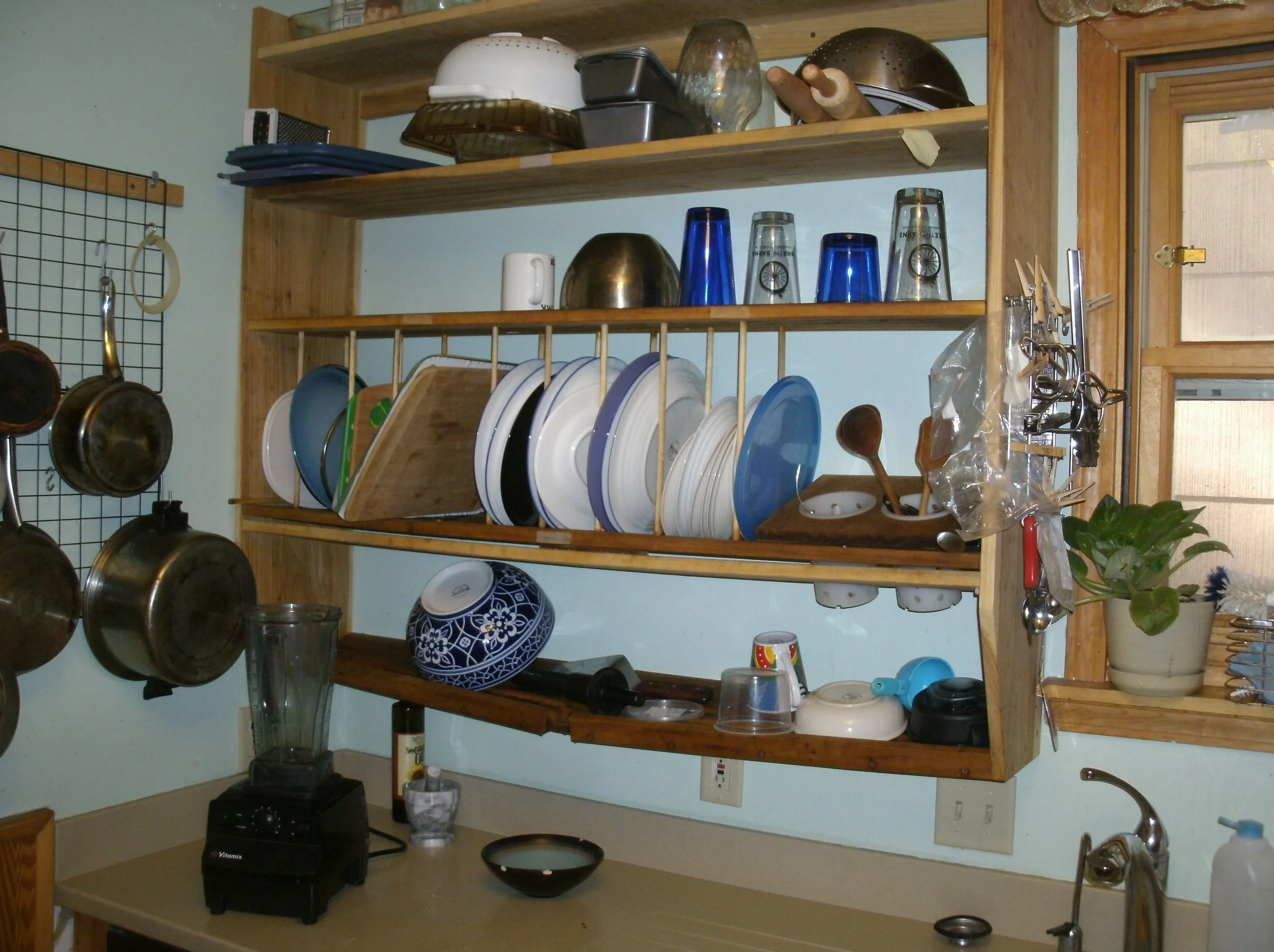 Kitchen dish drying and storage shelving unit