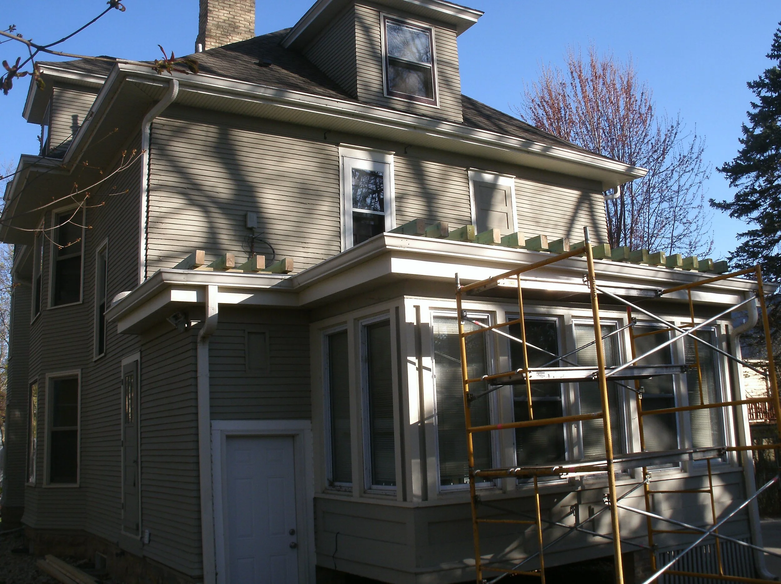After the rubber roof was installed I then installed the 4x6 deck supporting joists