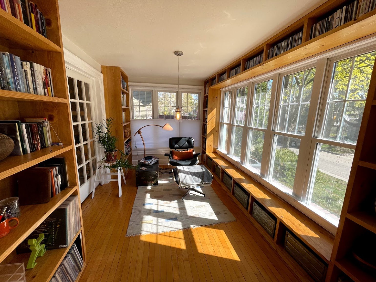 Same view, but from the far end. You can see both freestanding units.