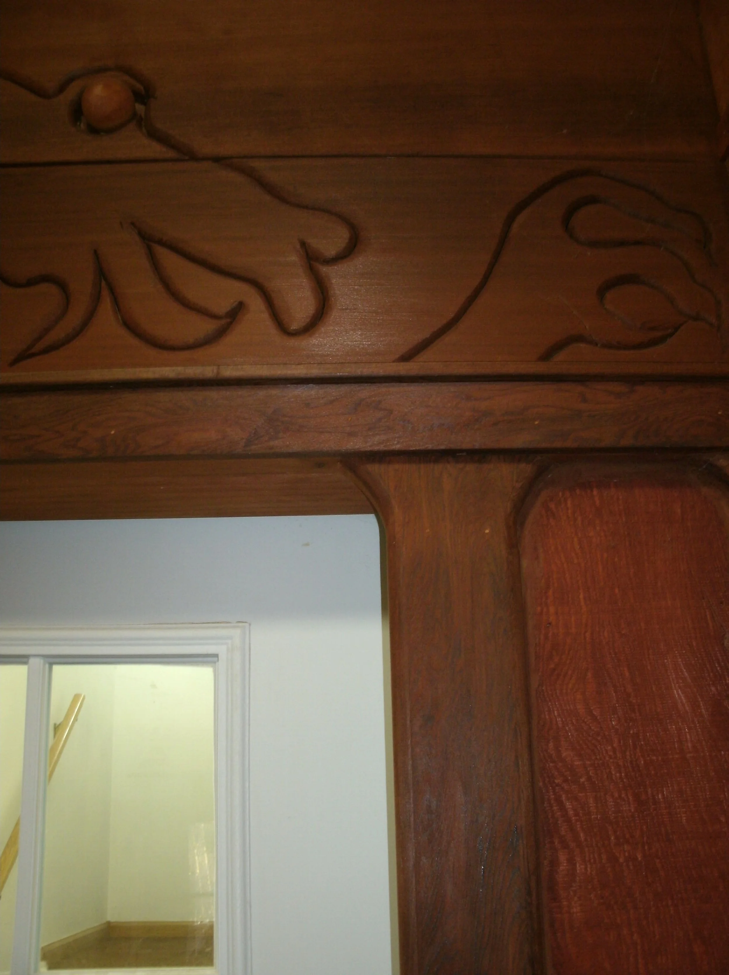A special view of the right side of the treeform door casing
