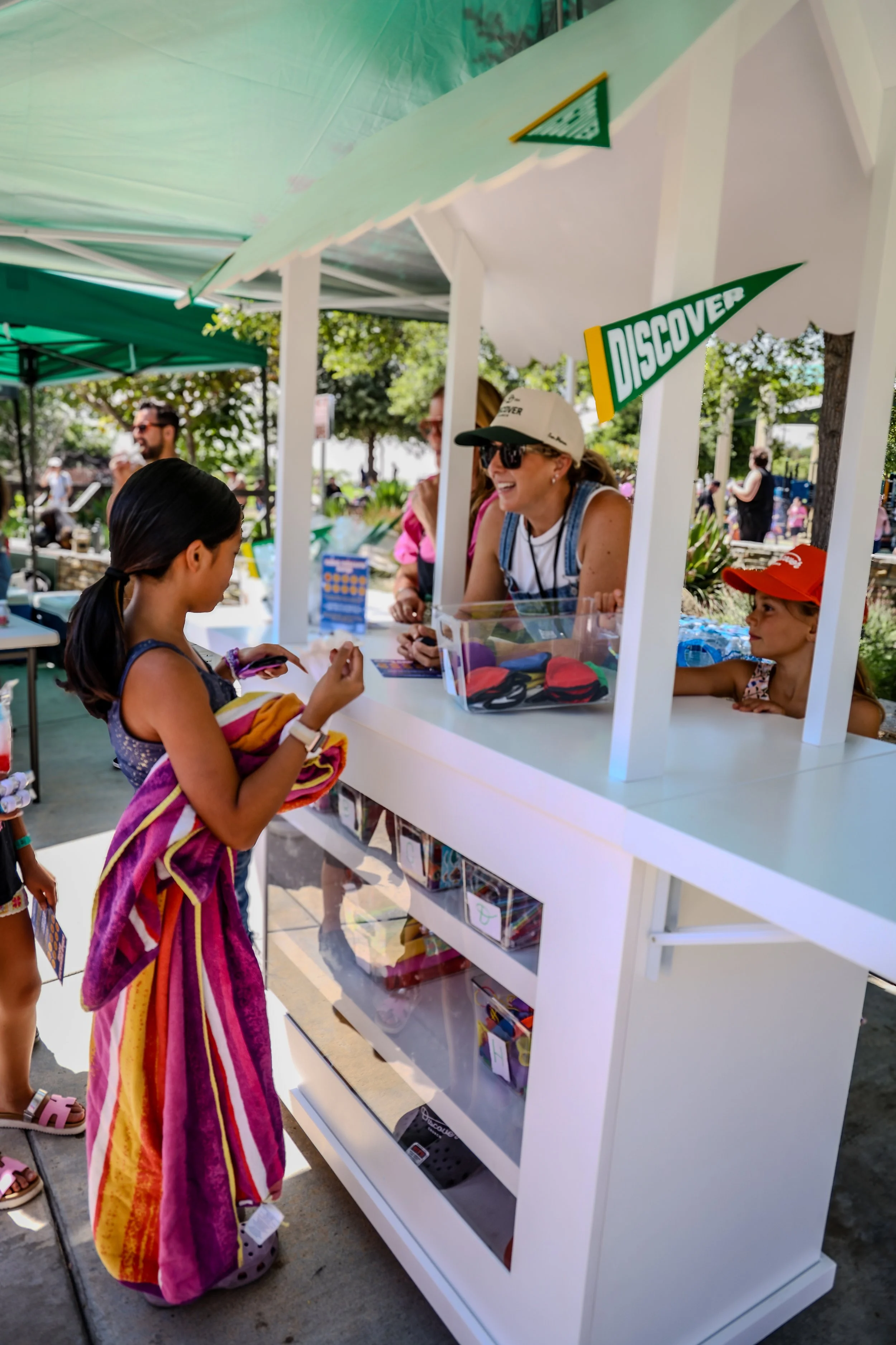 Picture of a girl getting a prize at the reward zone in Discover Kids