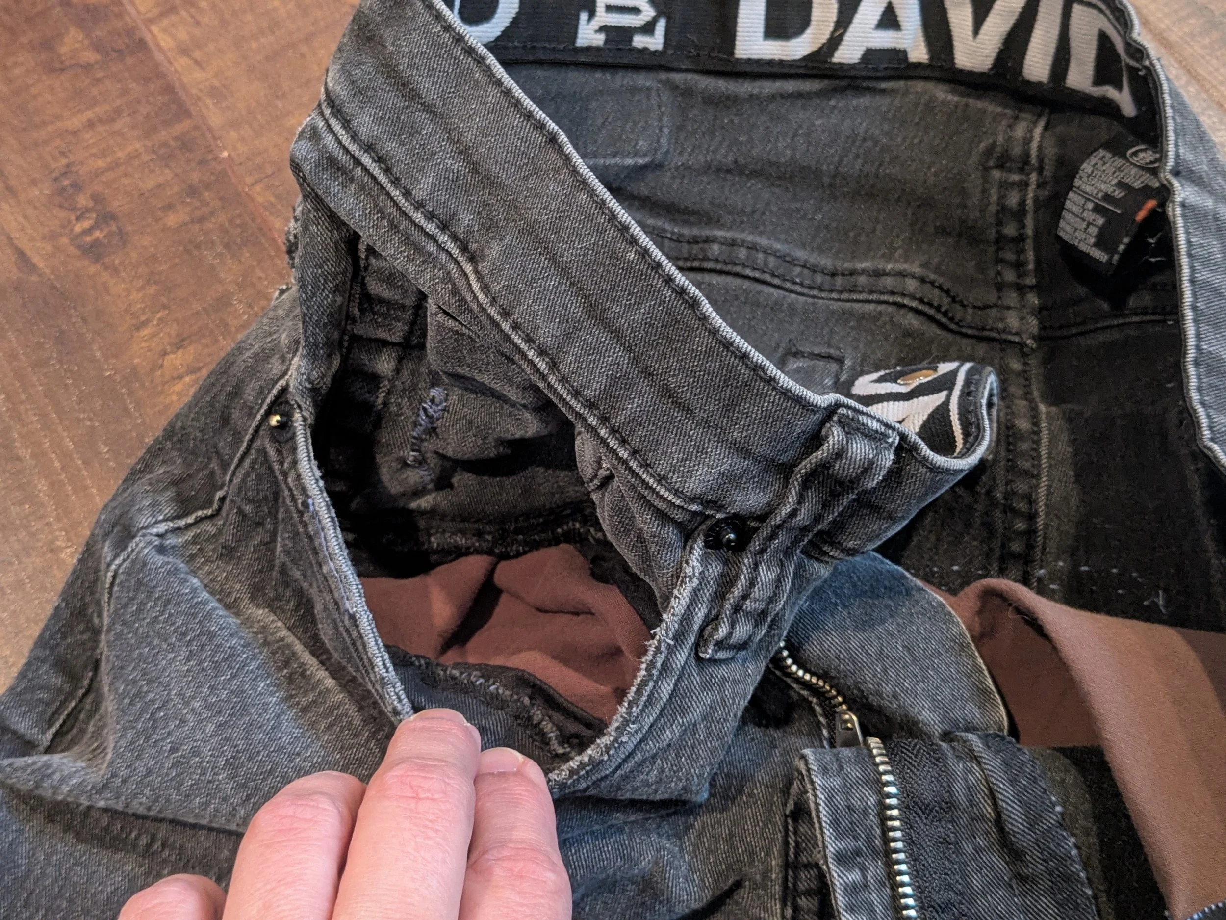 Replaced old inner front pockets (which had holes and were fraying) with new re-inforced inner pockets.