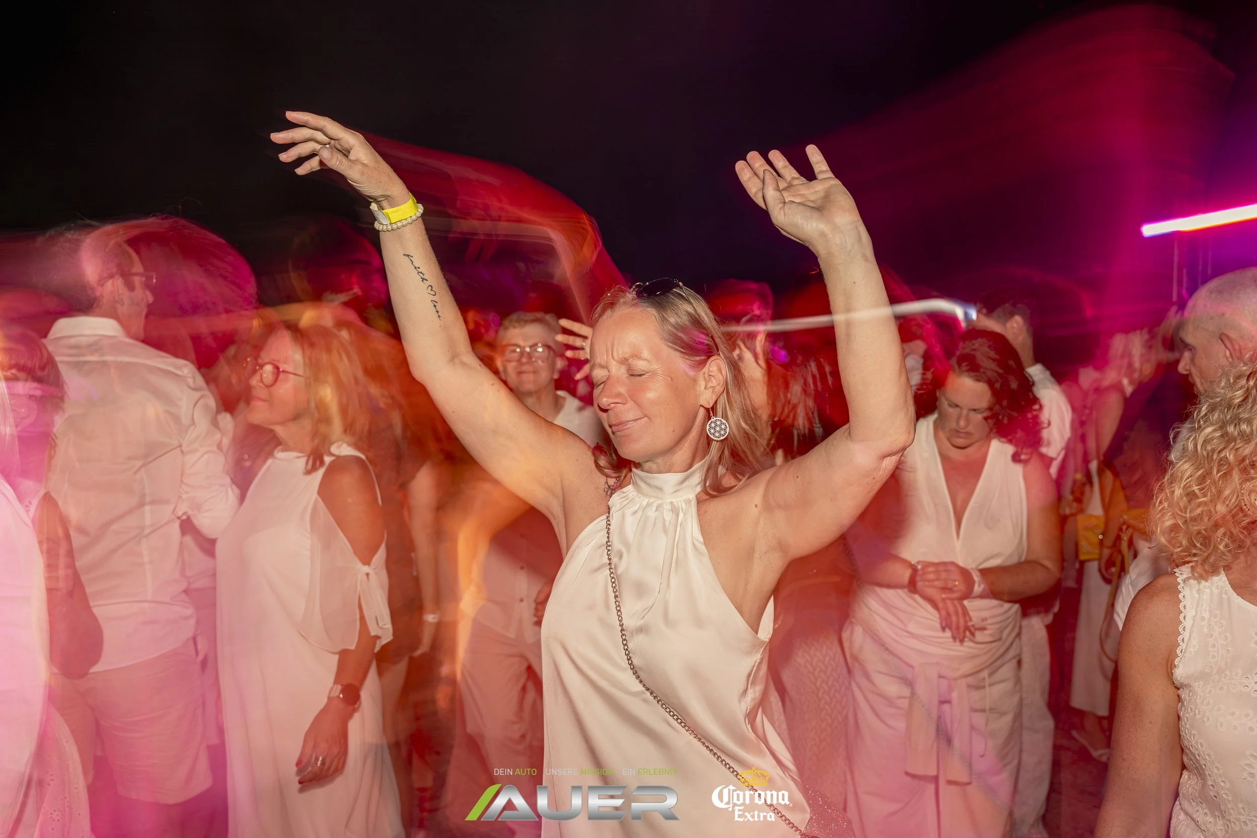 Sunset-Lounge_All_White -69.jpg