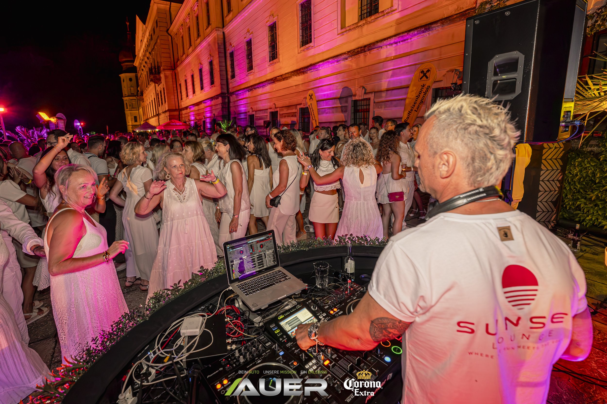 Sunset-Lounge_All_White -65.jpg