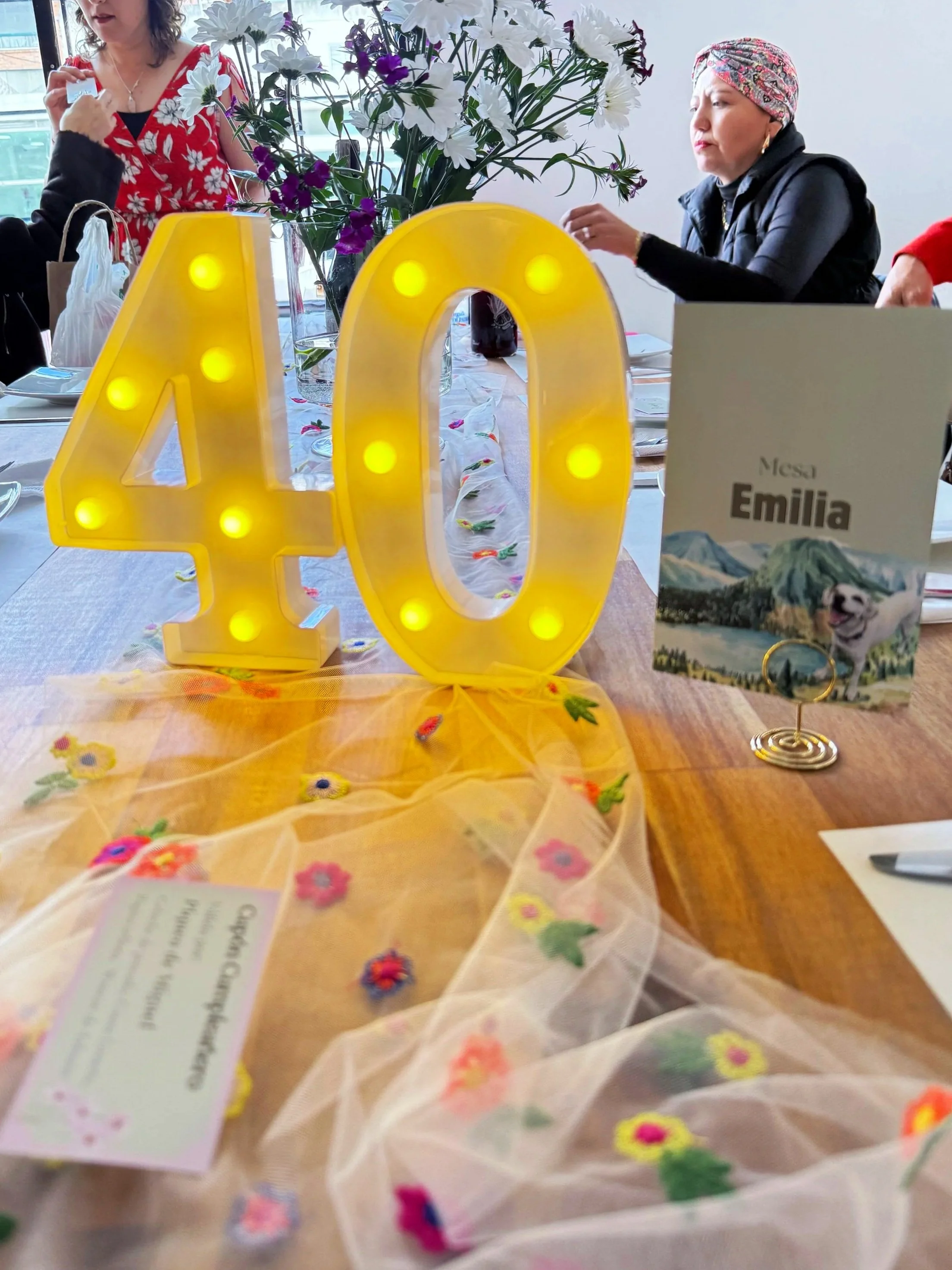 Número 40, decoración mesa y nombre mesa Emilia