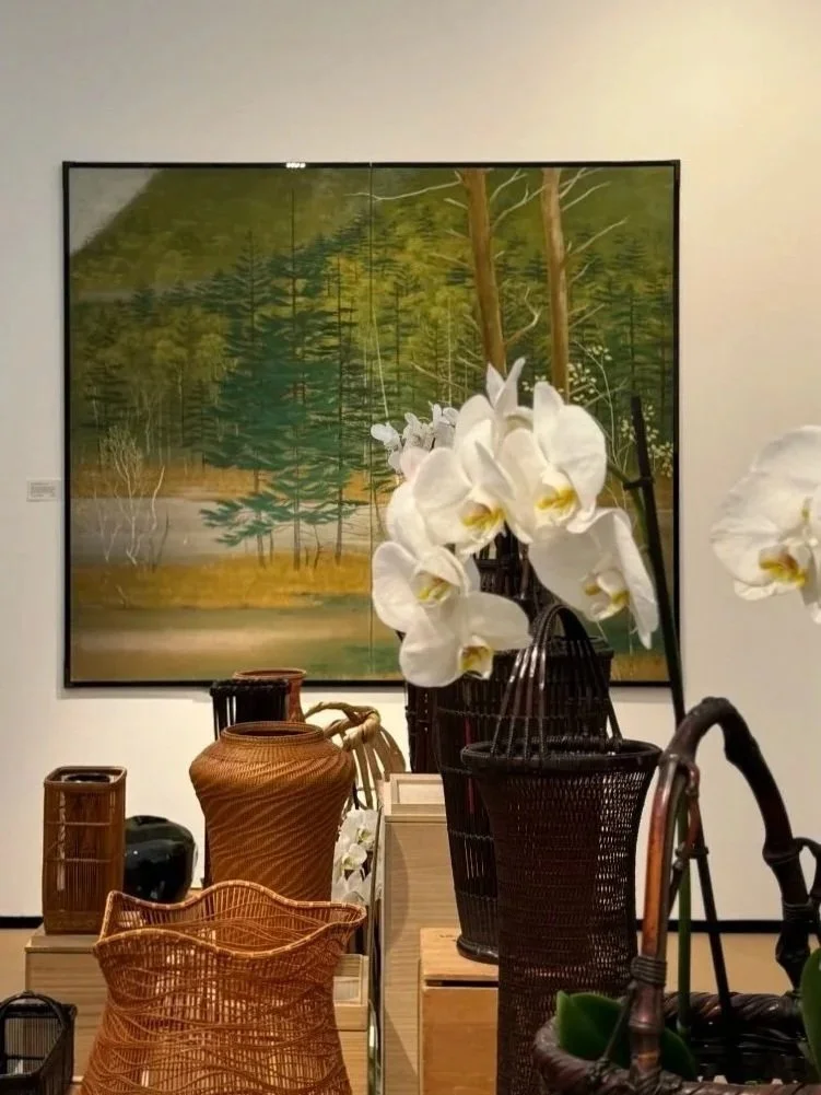 Written during Frieze Week 2025, this reflection explores how decorative arts and Asian objects find their place — and voice — in the modern art fair landscape.