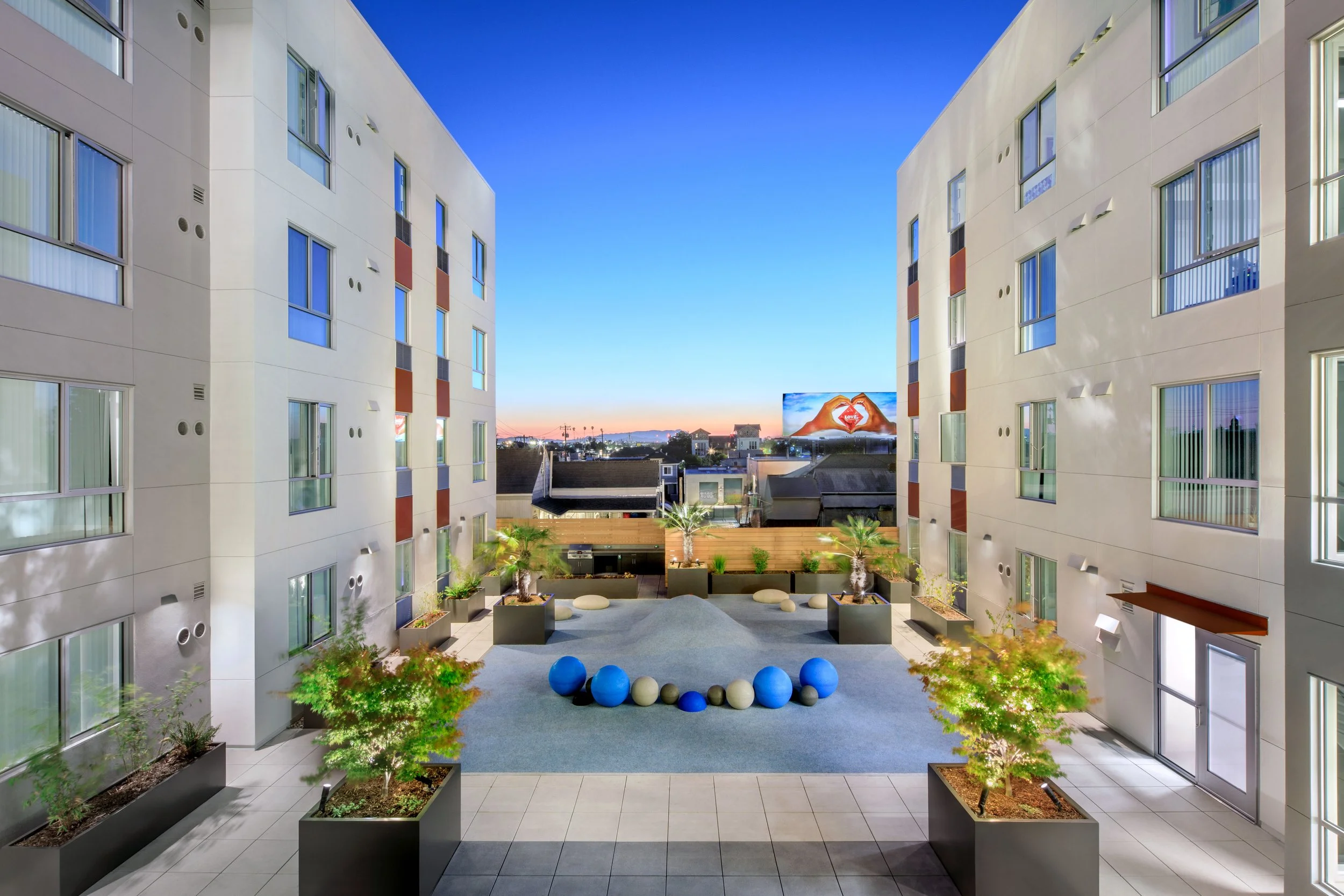 West Port Oakland by PYATOK architecture + urban design