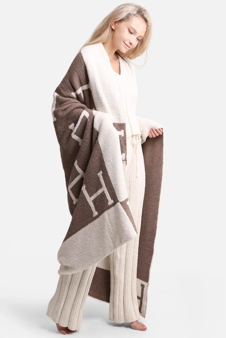 hermes blanket beige on girl.webp
