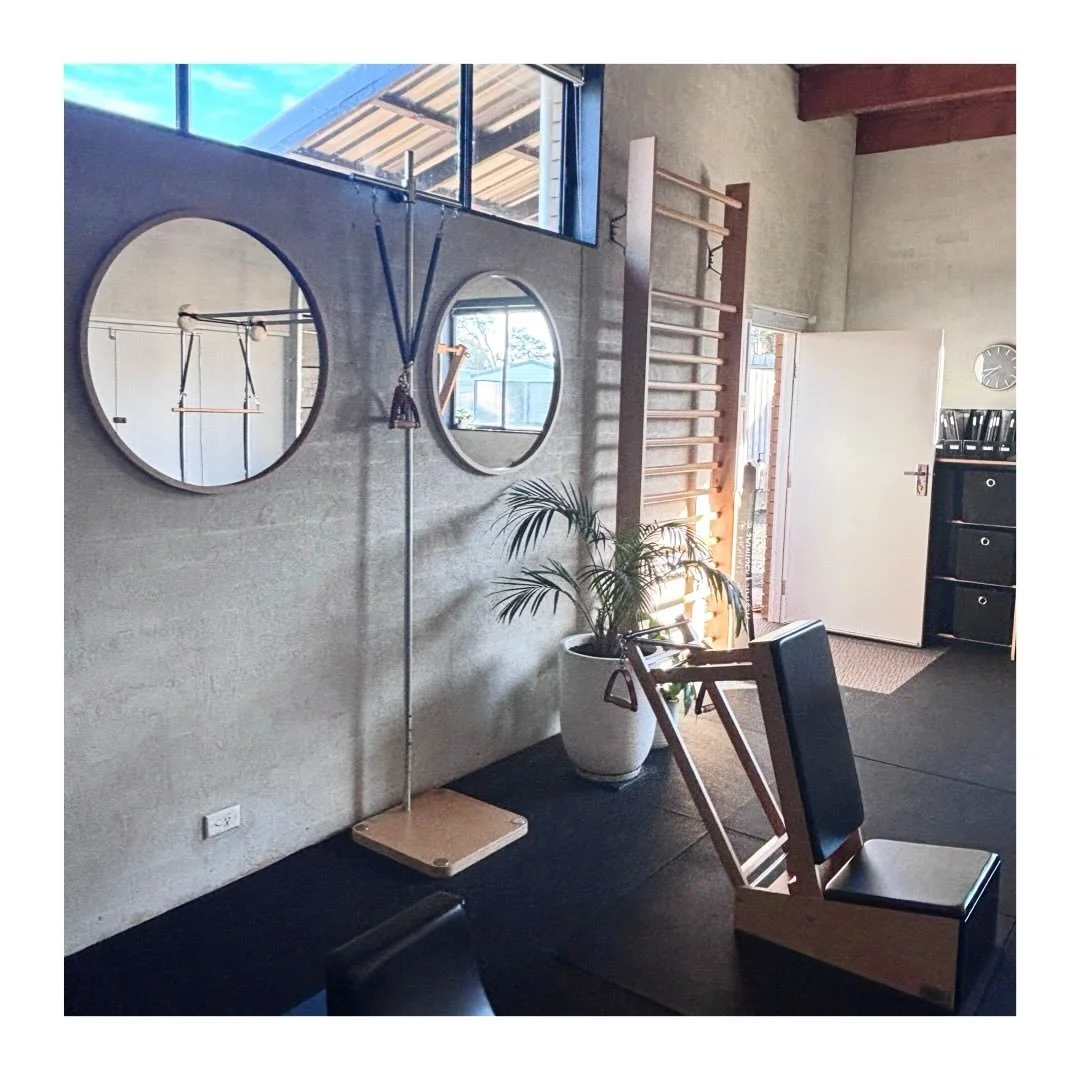 .
🥰FRIDAY VIBES🥰.
 
Stunning morning on the island, sunshine beaming on in the studio, Friday Vibes w blue skies. Life is good 😊 
 
CONTROLOGY is what you'll be coached @movement_space_pilates by Naomi Jones - Qualified 3rd Generation Teacher of t