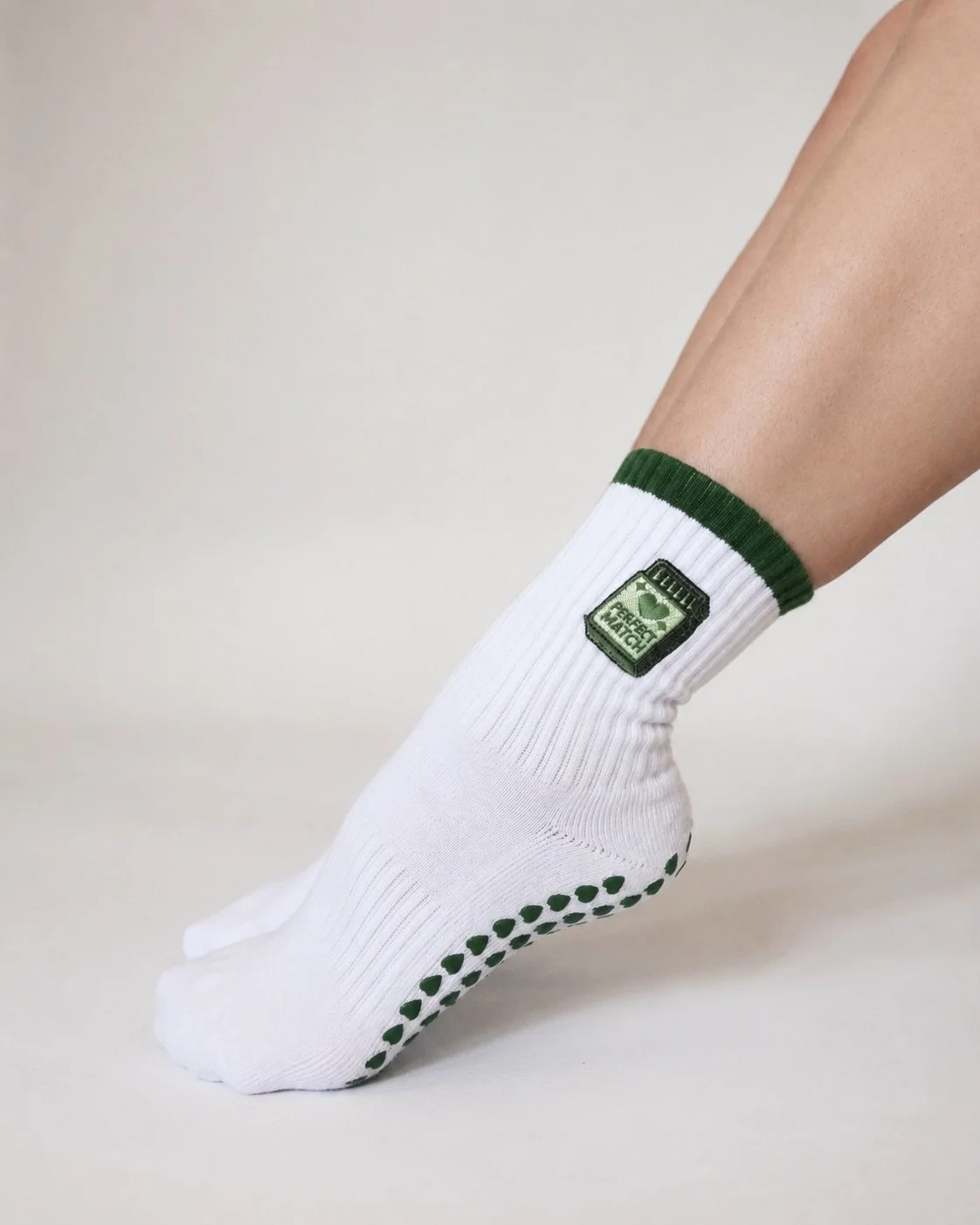 Meet your new Perfect Match 🥹🤍💫 

#gripsocks #pilatesstudio #matpilates #pilatescommunity #heatedpilates