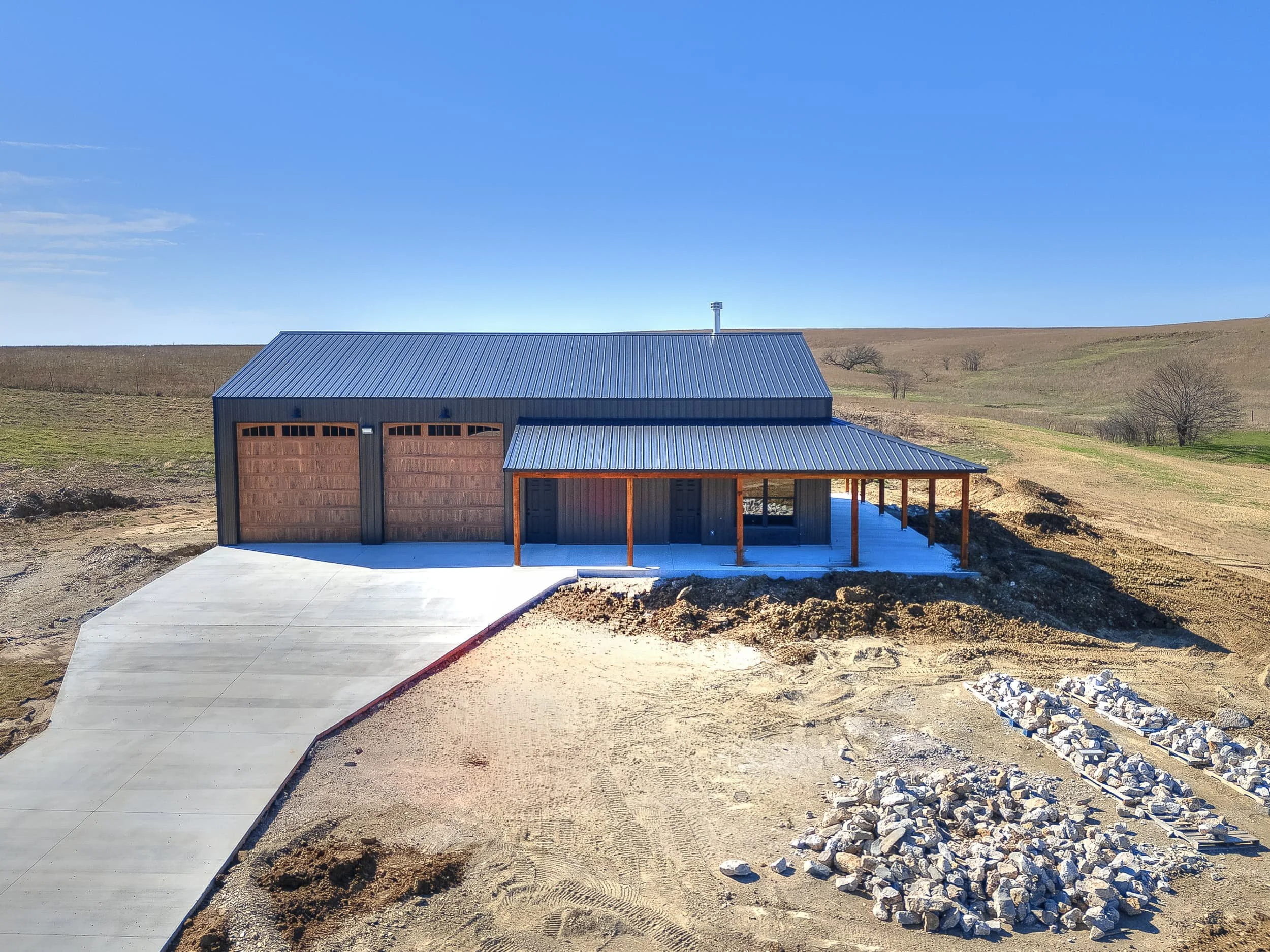 Owasso Custom Homes | Sandstone Barndominium 1