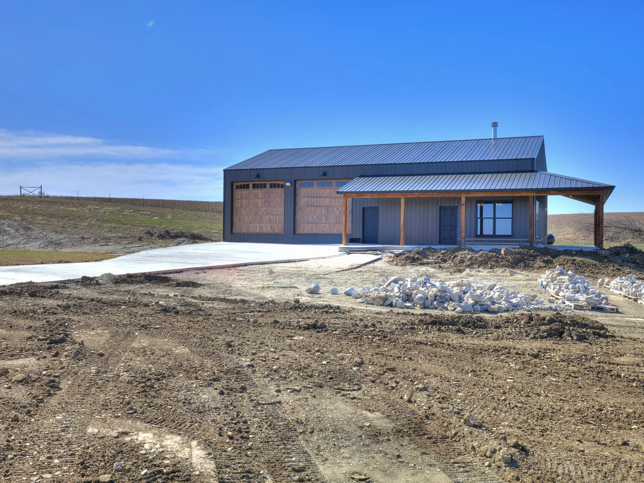 Owasso Custom Homes | Sandstone Barndominium 1