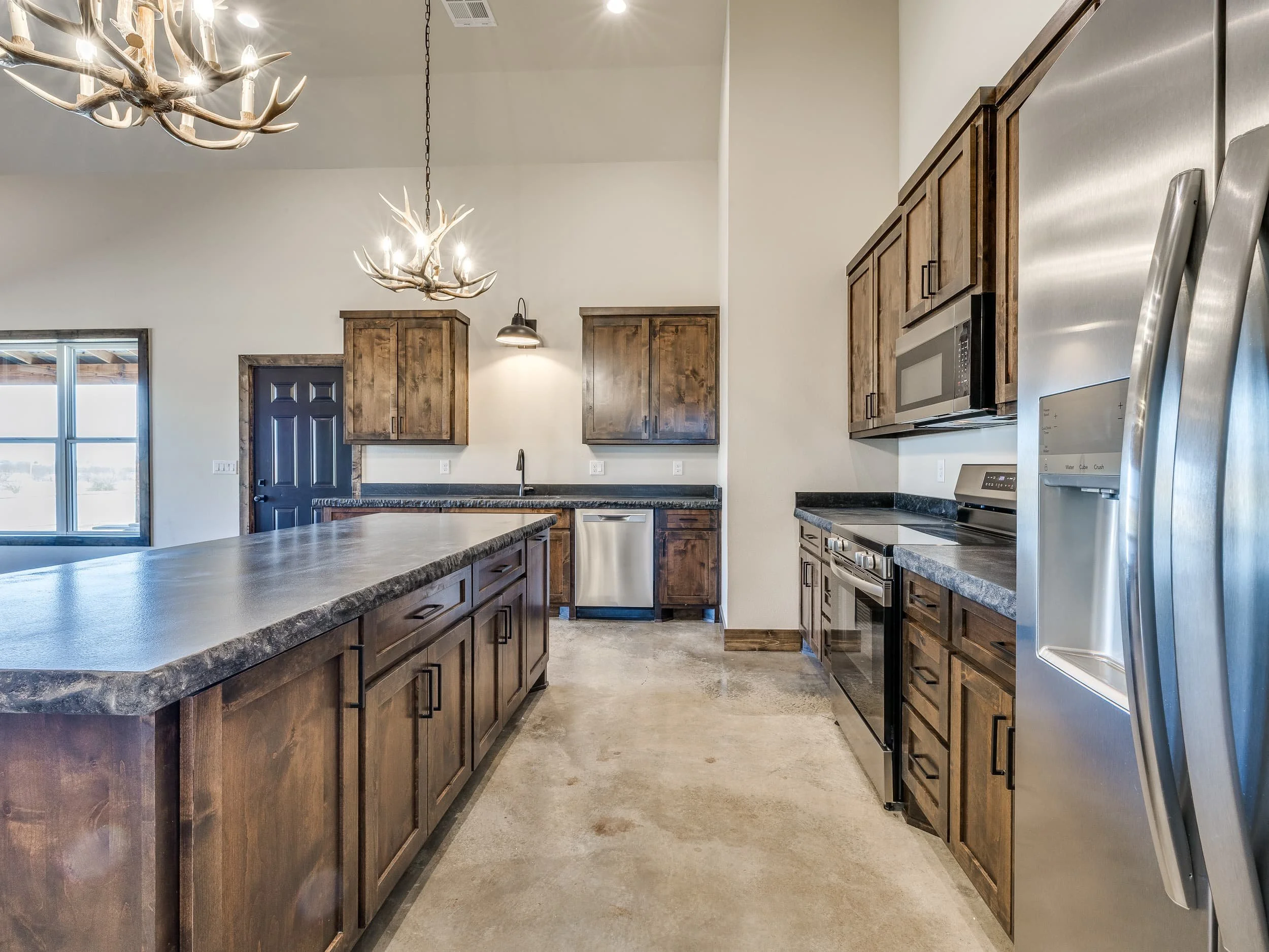 Owasso Custom Homes | Sandstone Barndominium 1