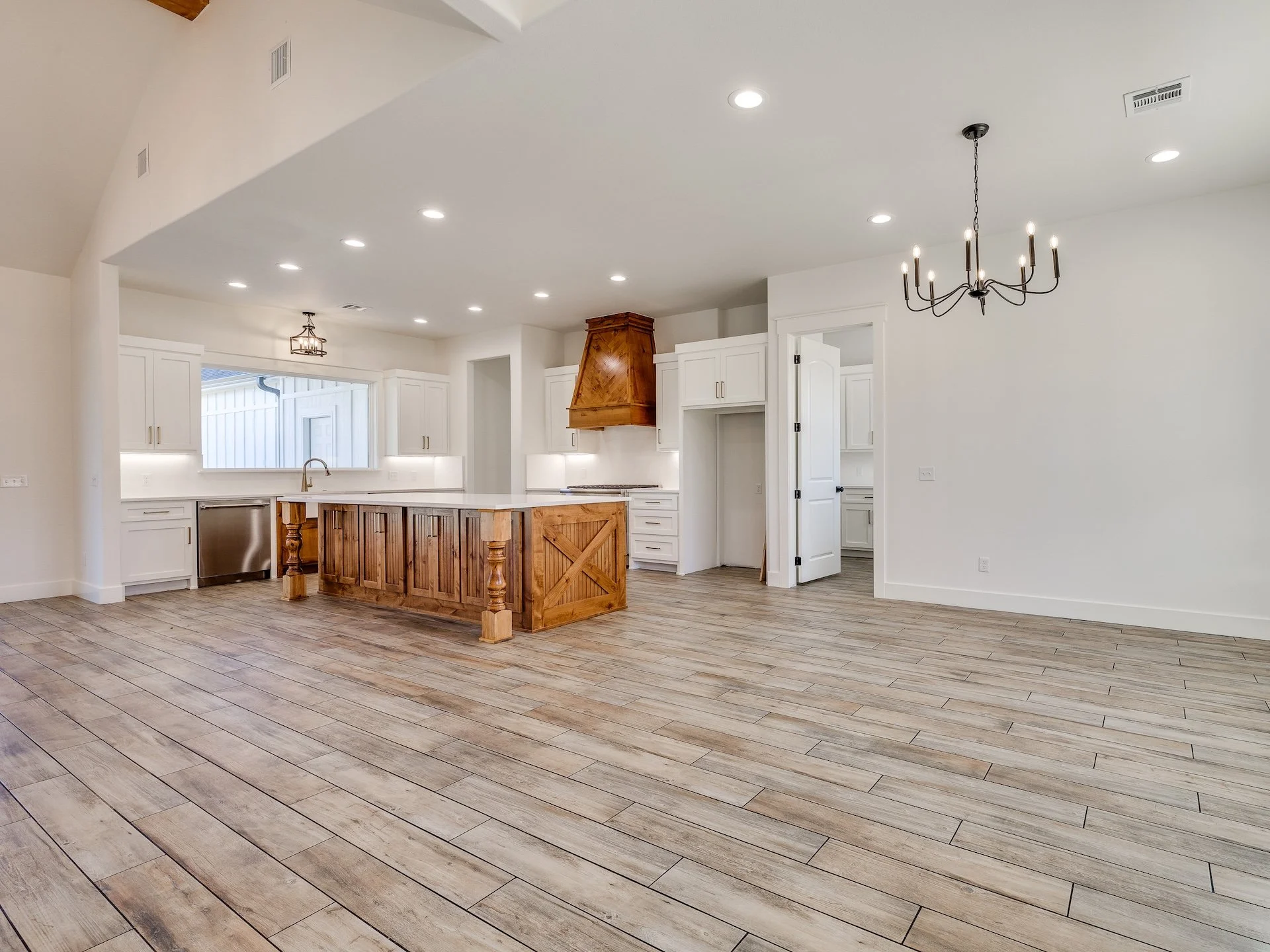 Owasso Custom Homes - Custom Modern Farmhouse - 26-print-396280 W 4000 Rd, Skiatook, OK-27.jpg
