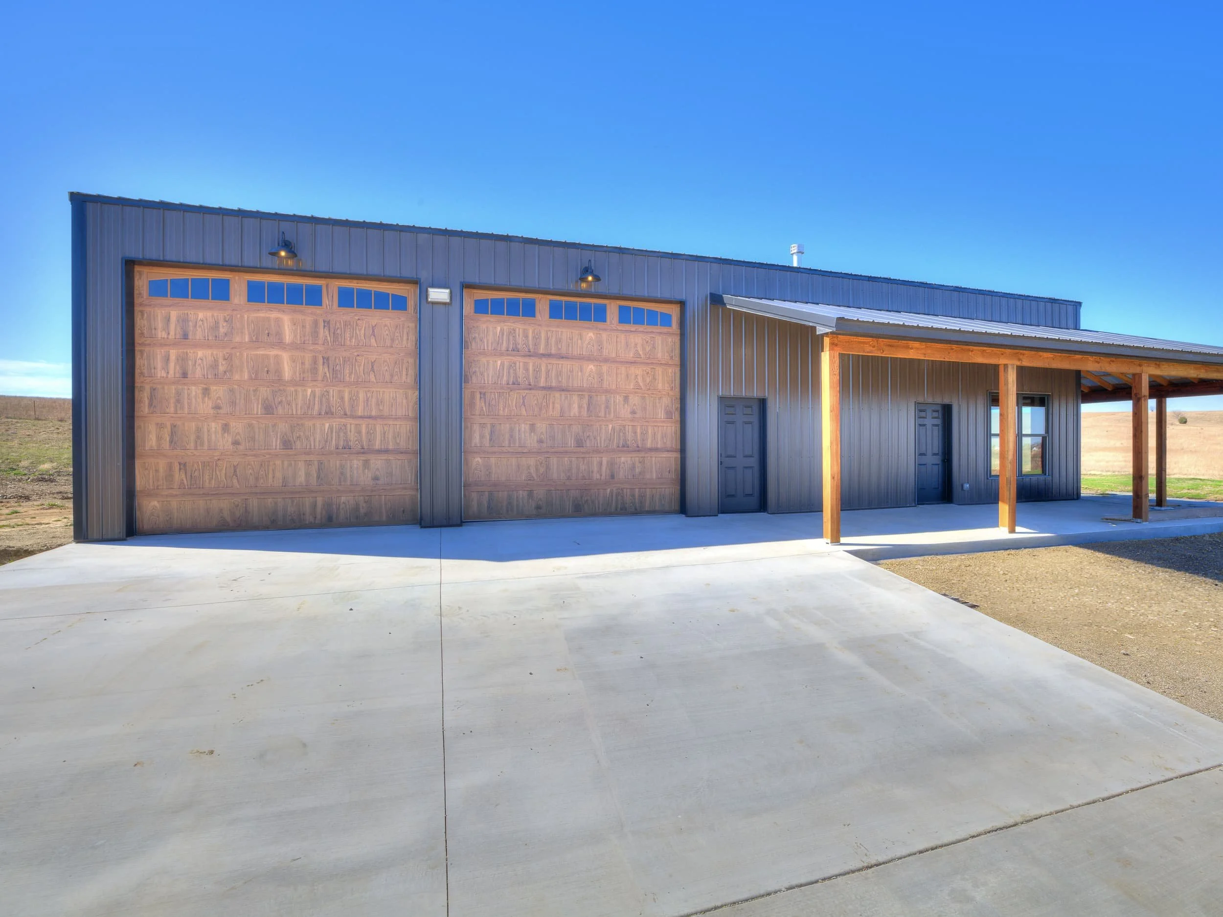 Owasso Custom Homes | Sandstone Barndominium 1