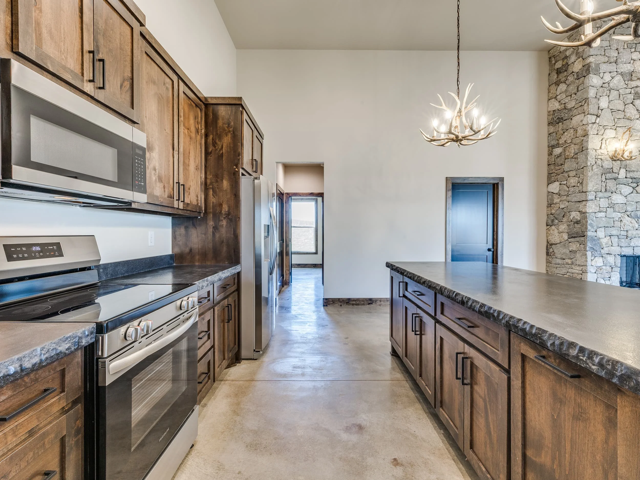 Owasso Custom Homes | Sandstone Barndominium 1