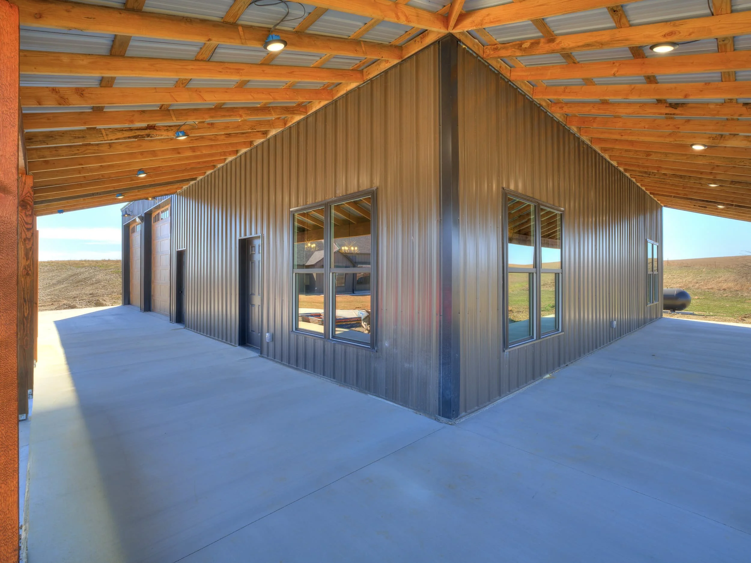 Owasso Custom Homes | Sandstone Barndominium 1