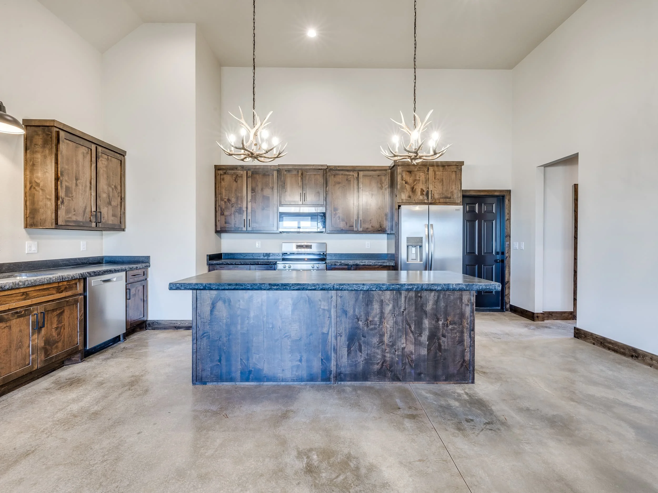 Owasso Custom Homes | Sandstone Barndominium 1