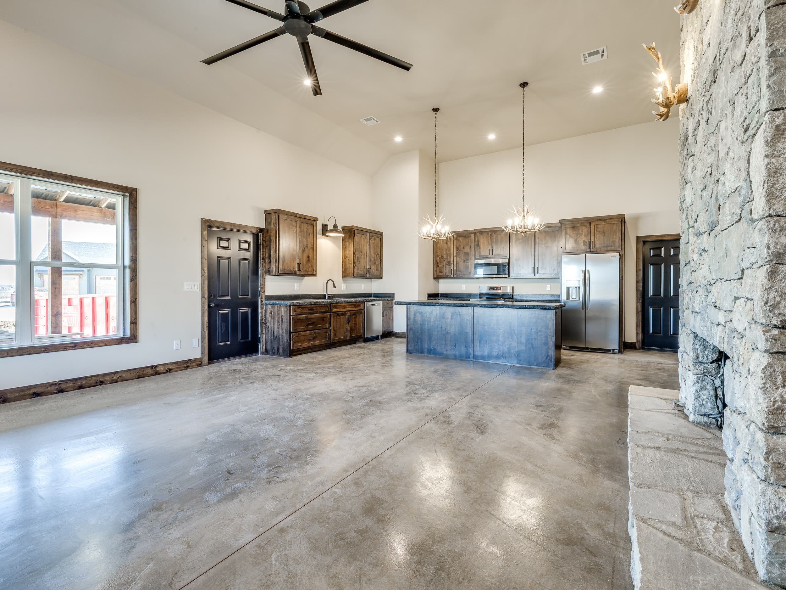 Owasso Custom Homes | Sandstone Barndominium 1