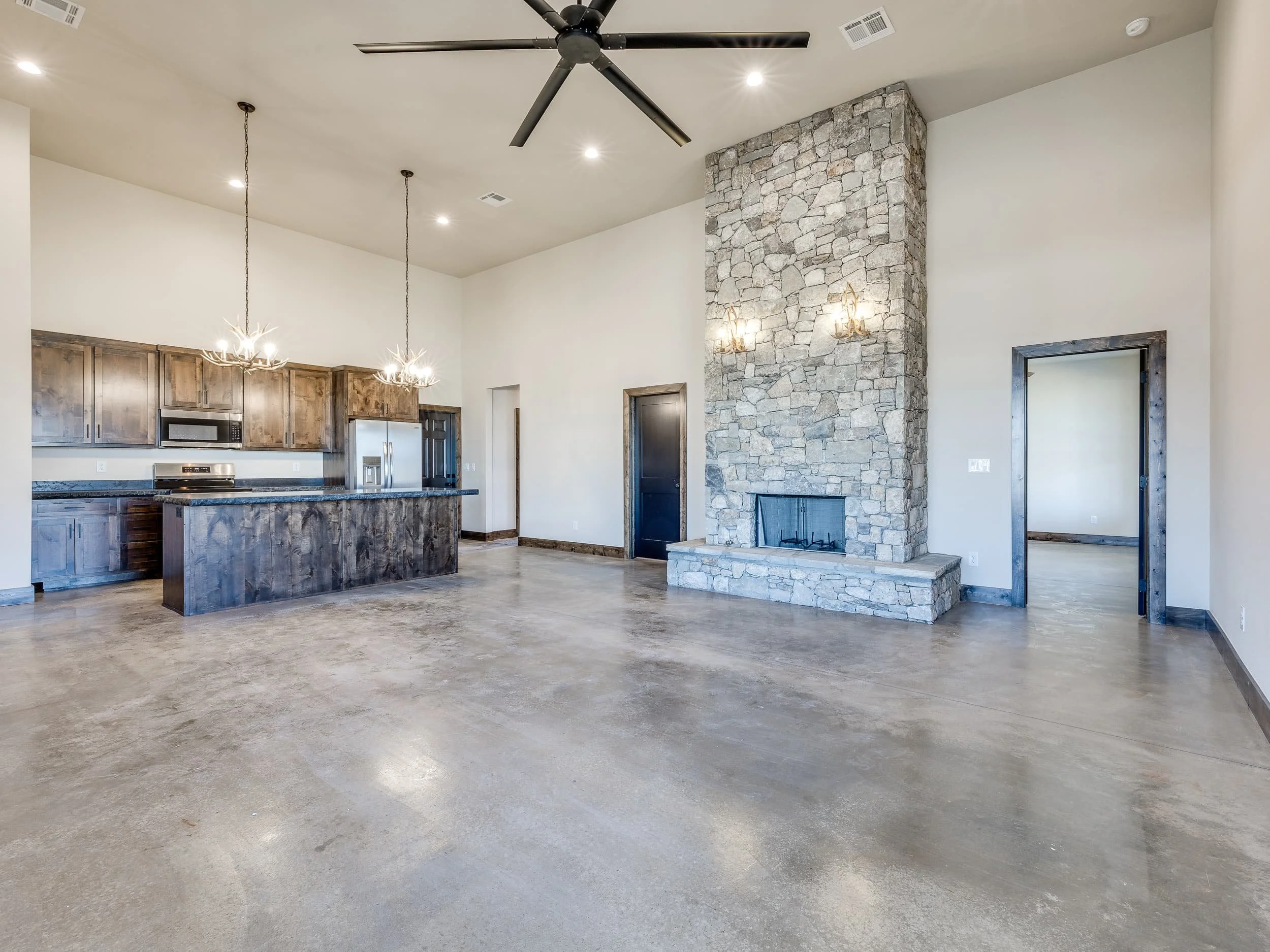 Owasso Custom Homes | Sandstone Barndominium 1