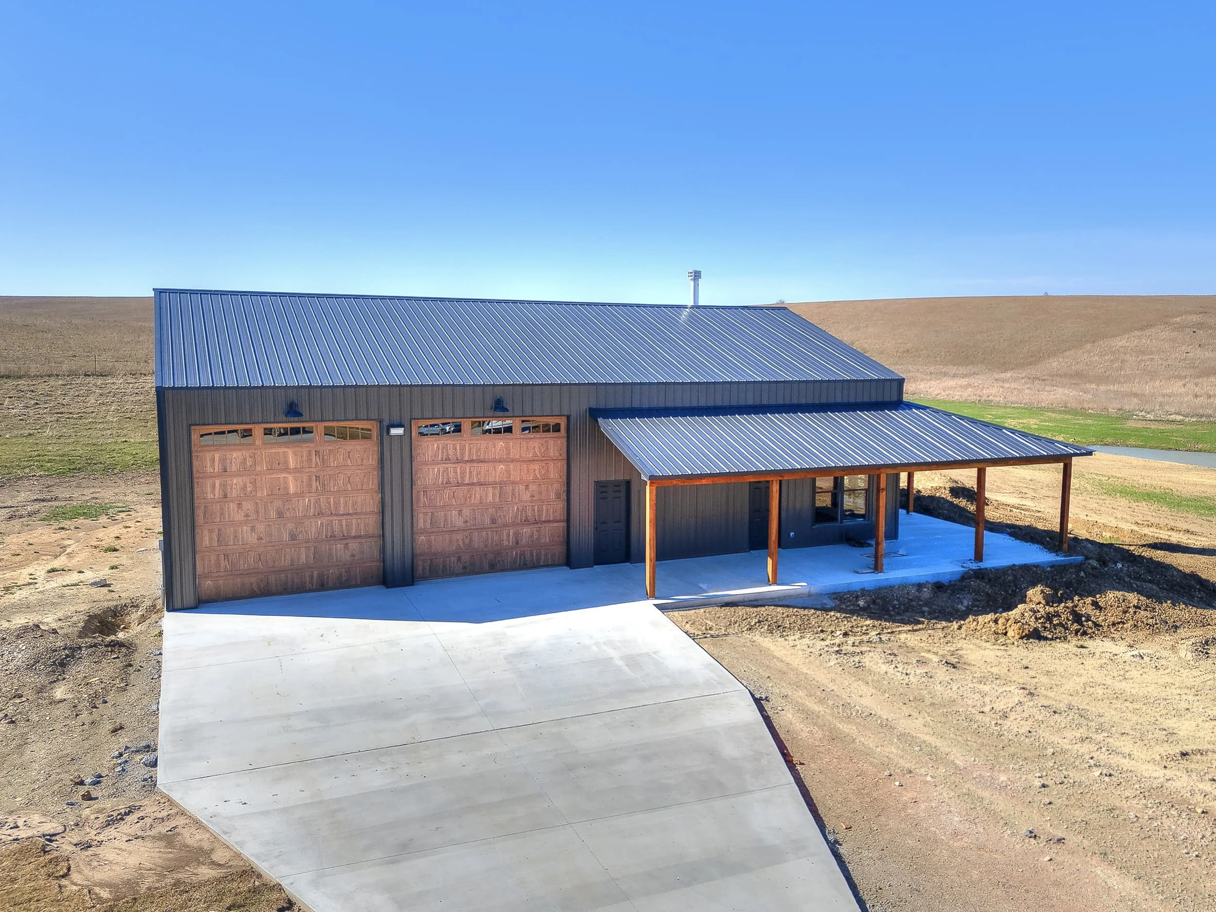 Owasso Custom Homes | Sandstone Barndominium 1