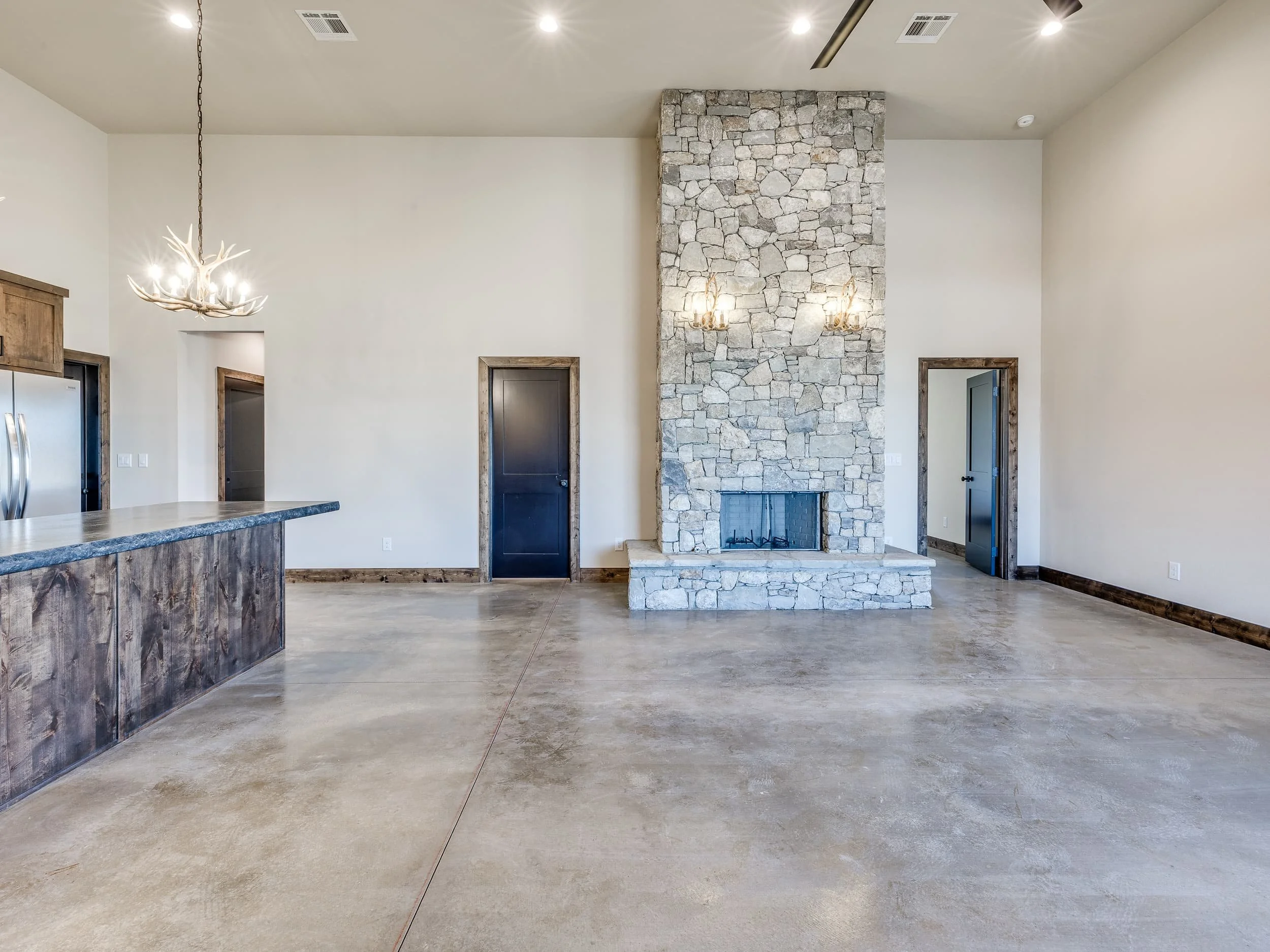 Owasso Custom Homes | Sandstone Barndominium 1