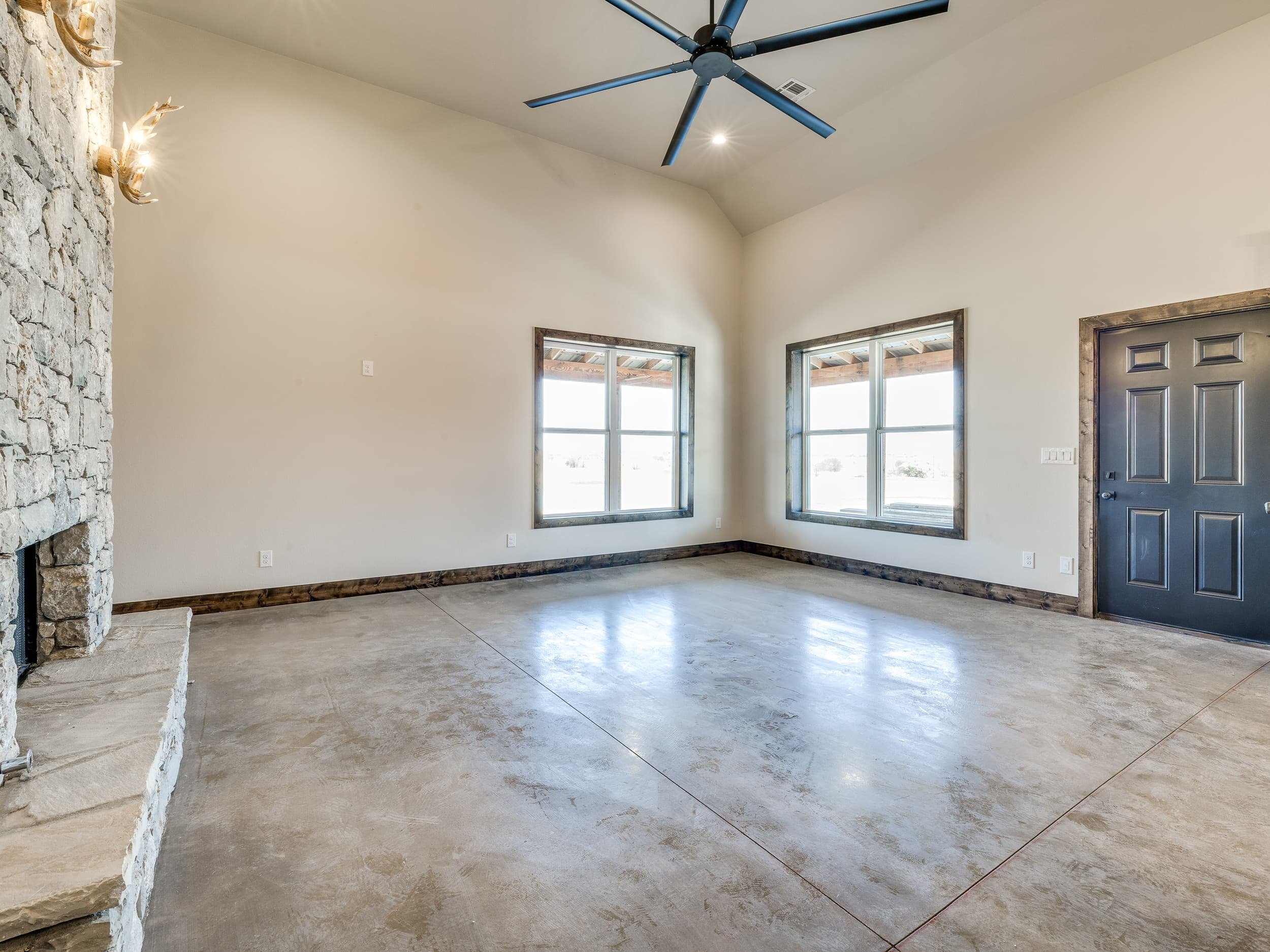 Owasso Custom Homes | Sandstone Barndominium 1