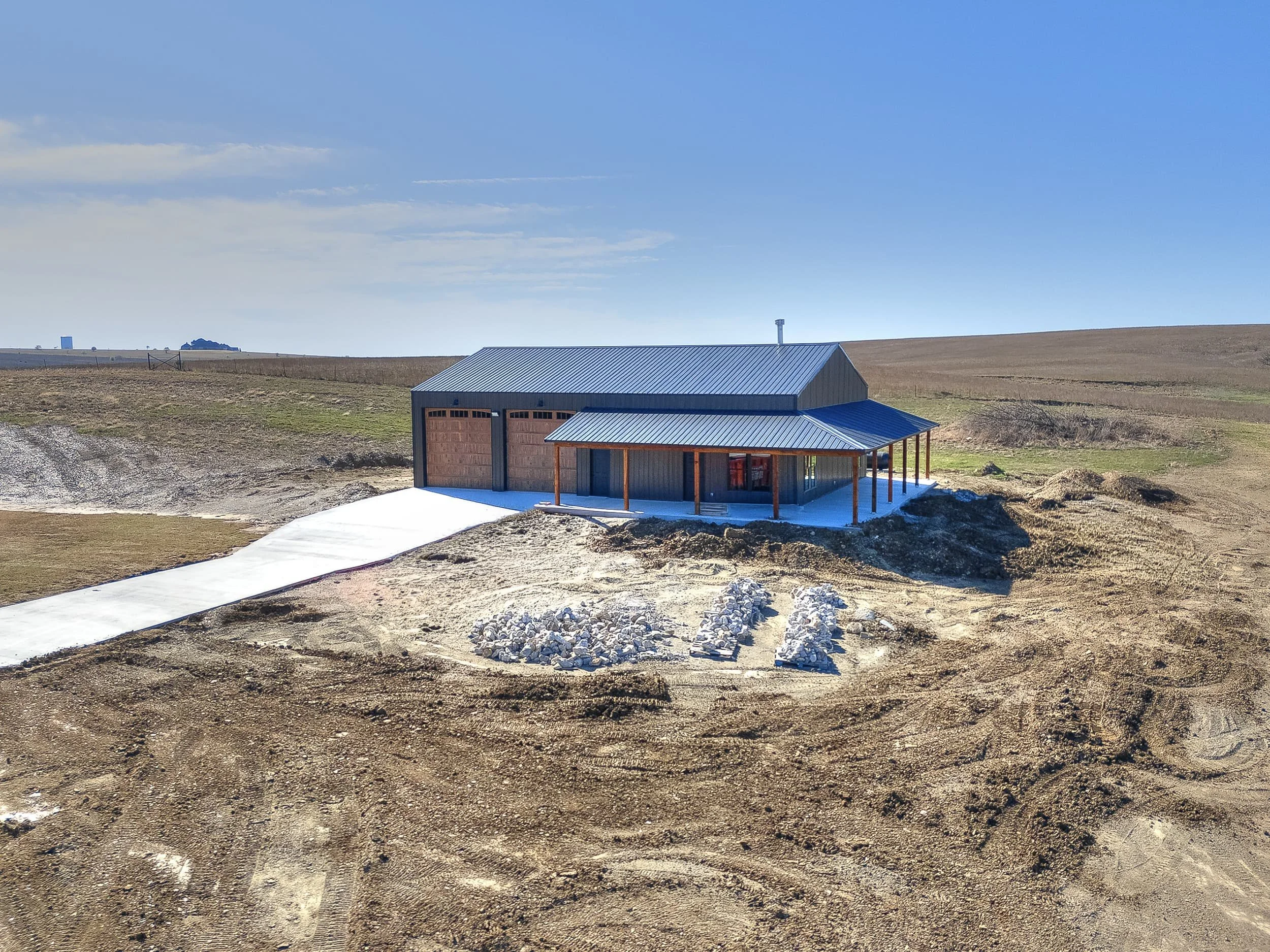 Owasso Custom Homes | Sandstone Barndominium 1