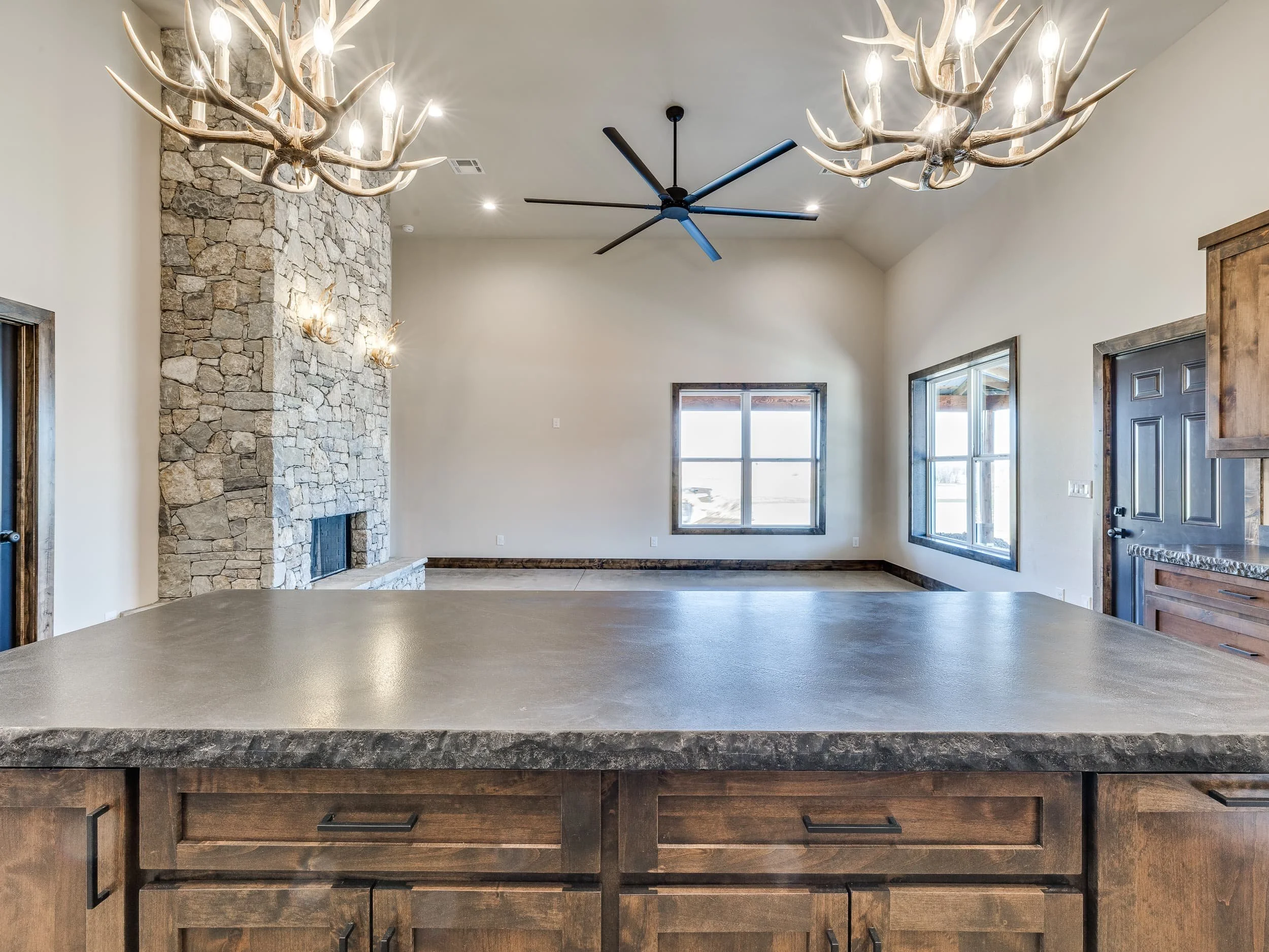 Owasso Custom Homes | Sandstone Barndominium 1