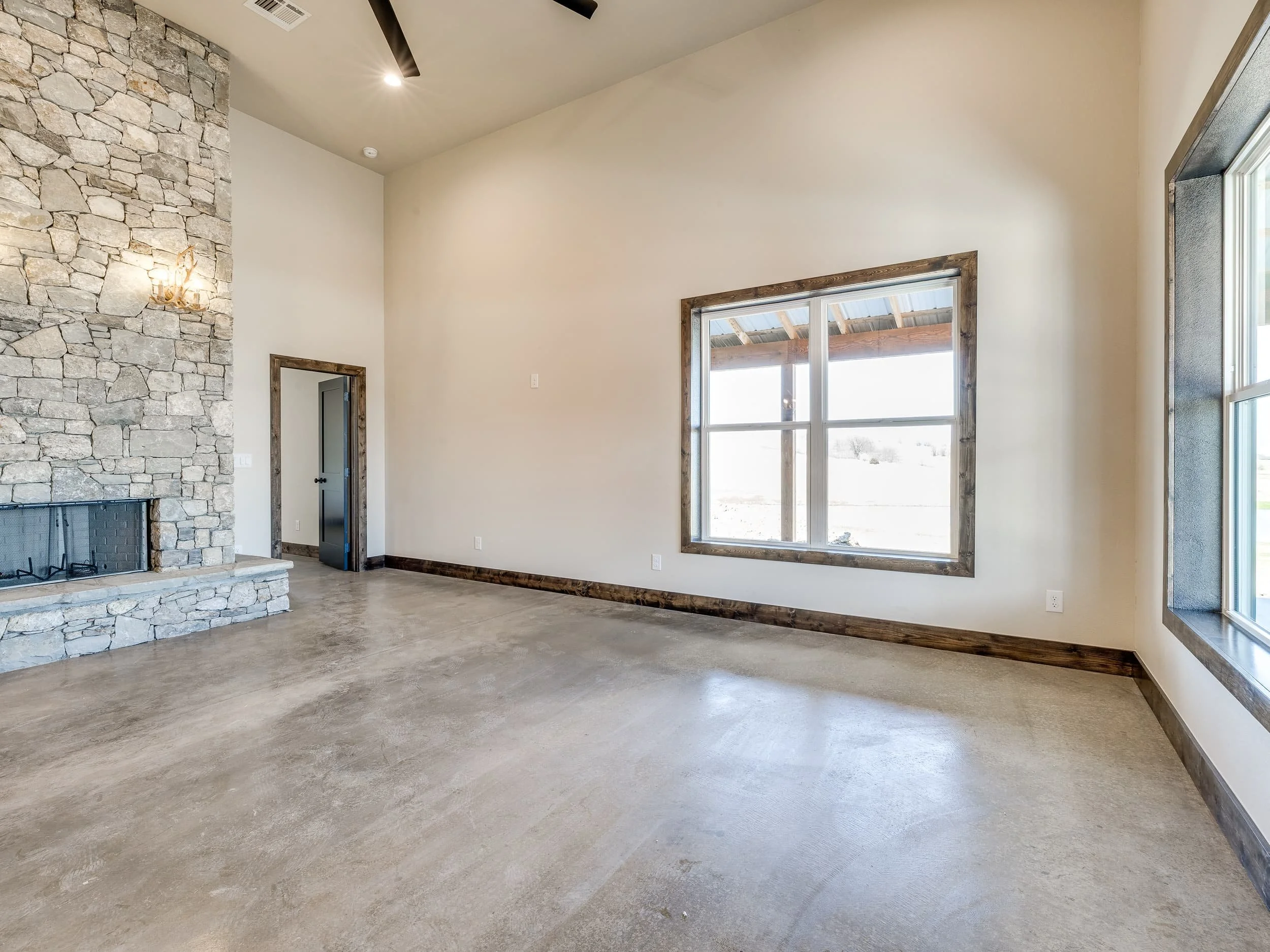 Owasso Custom Homes | Sandstone Barndominium 1