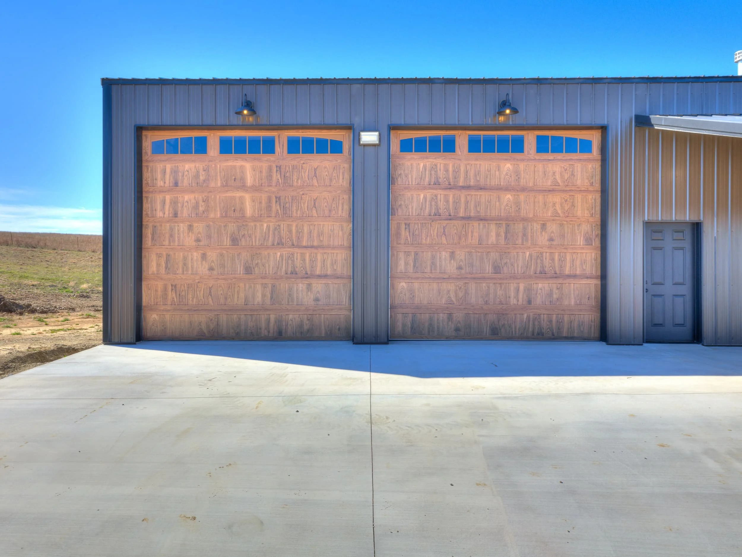Owasso Custom Homes | Sandstone Barndominium 1