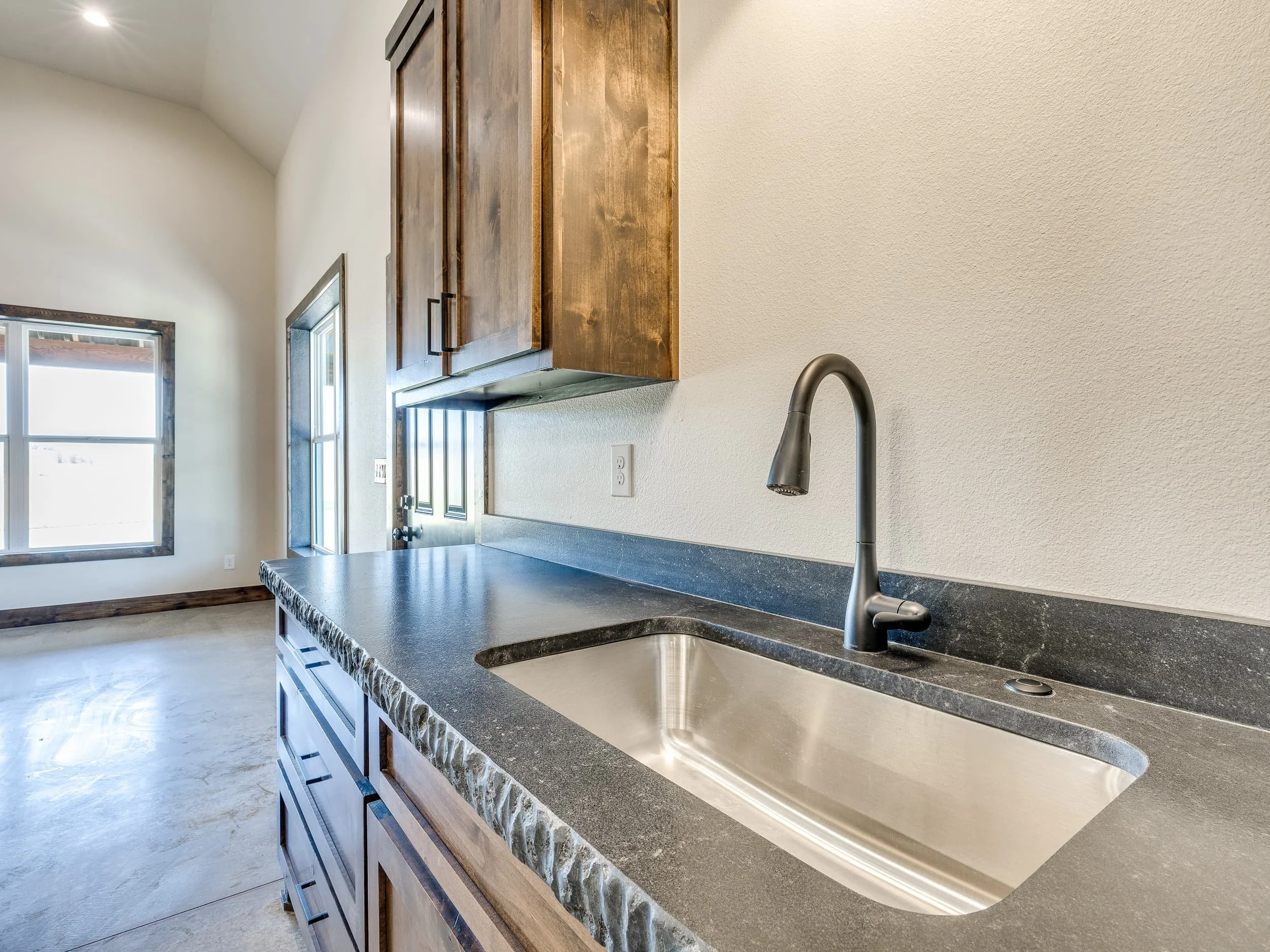 Owasso Custom Homes | Sandstone Barndominium 1