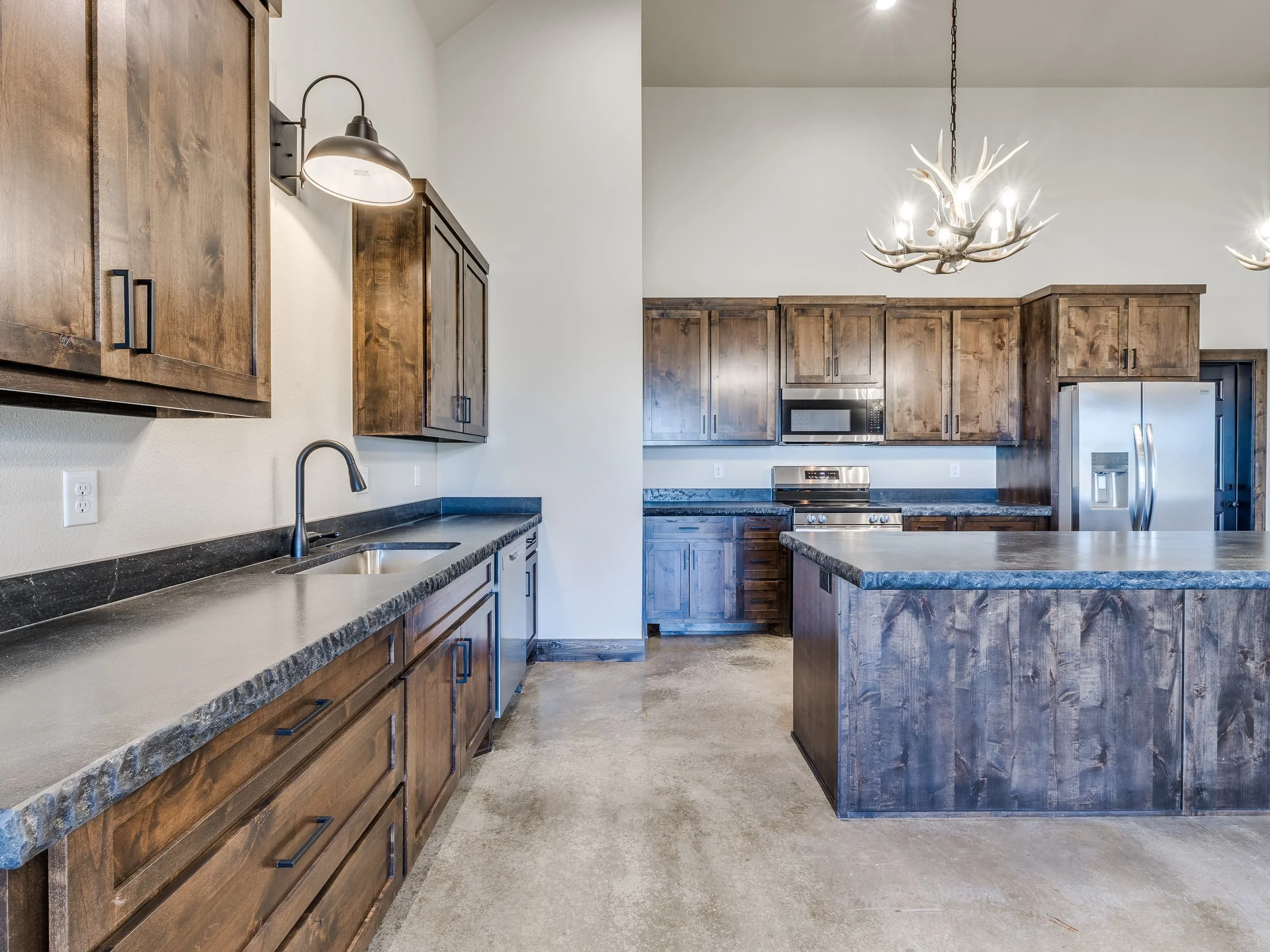 Owasso Custom Homes | Sandstone Barndominium 1