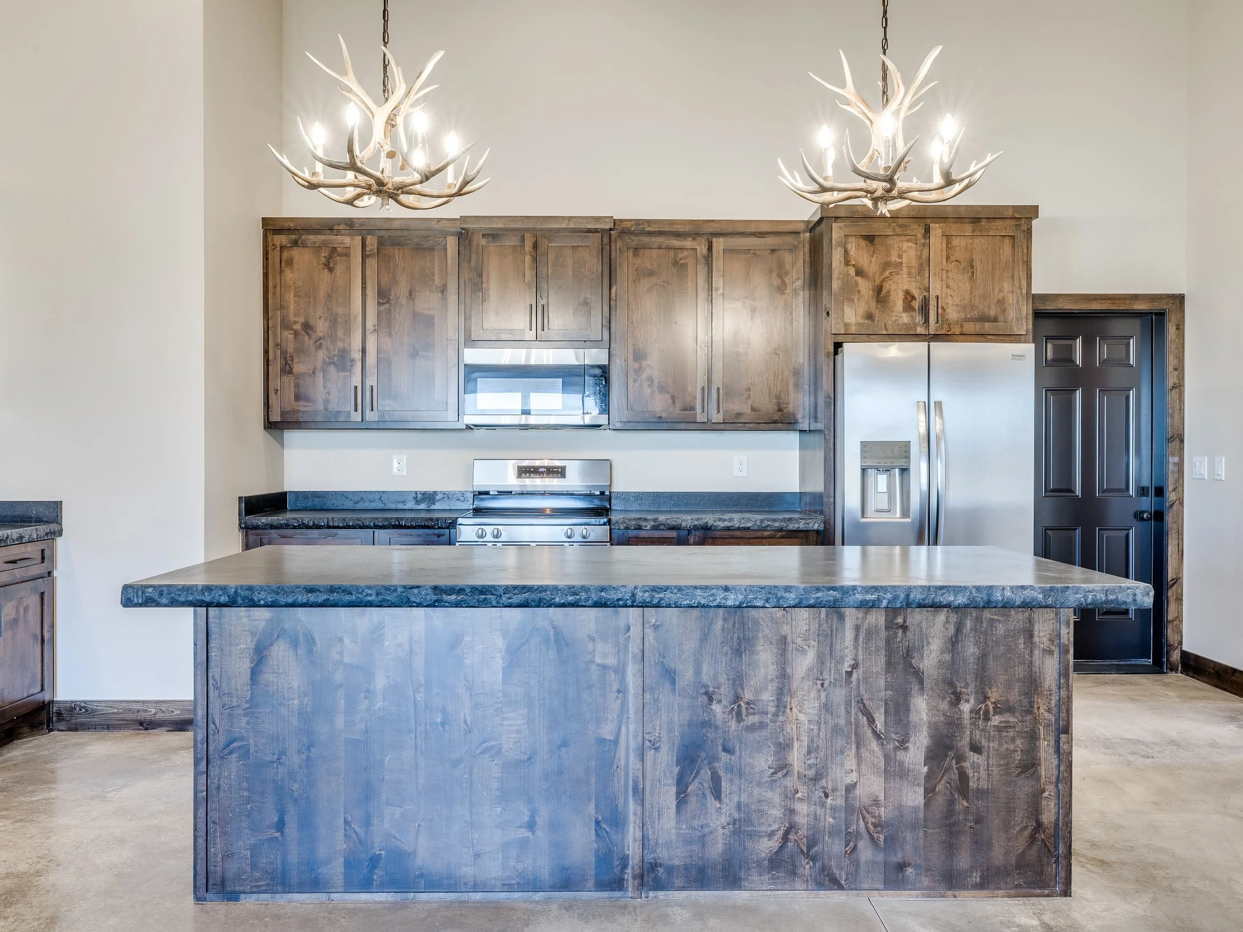 Owasso Custom Homes | Sandstone Barndominium 1