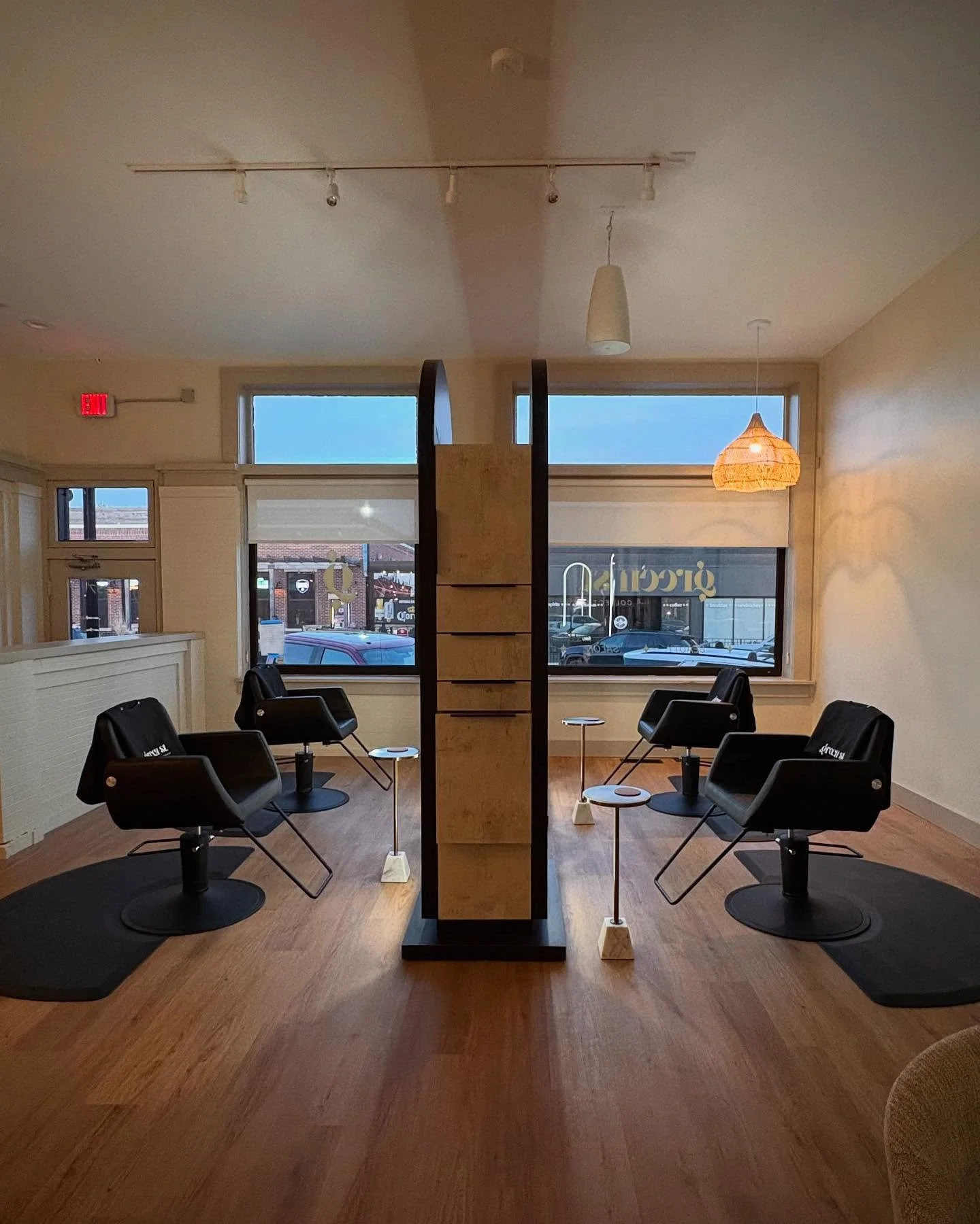 If you are an independent stylist but want to feel supported &amp; surrounded by good vibes ⚡️ we have a chair waiting for you ⚡️
&bull;
&bull;
&bull;
&bull;
#downtownmchenry #mchenryhairsalon #mchenrysalon #mchenryhairstylist #mchenryriverwalkshoppe