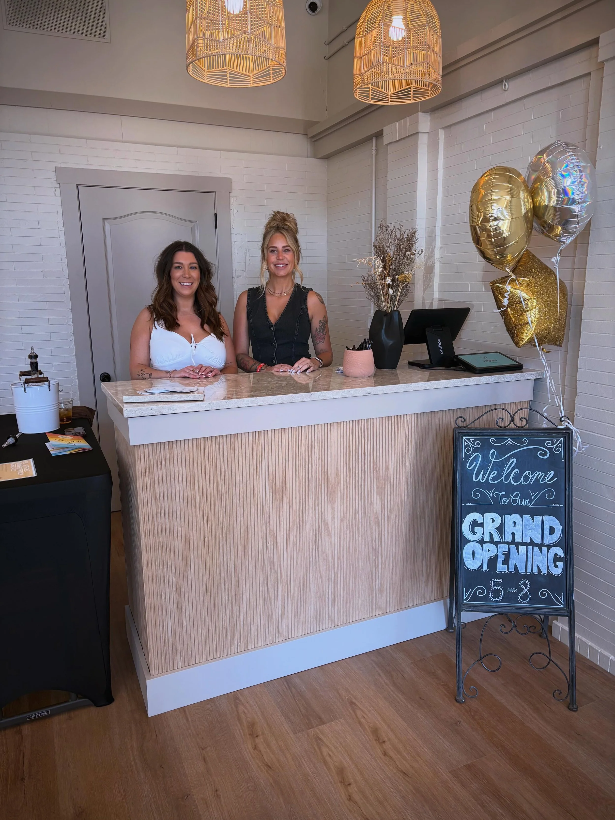 Happy 1 year anniversary to Green St. Collective 🥂 Welcome to the archives...This buildout was definitely a process but so worth it and rewarding!!! One year and an almost full salon of amazing &amp; talented artists 💕
&bull;
&bull;
&bull;
#downtow