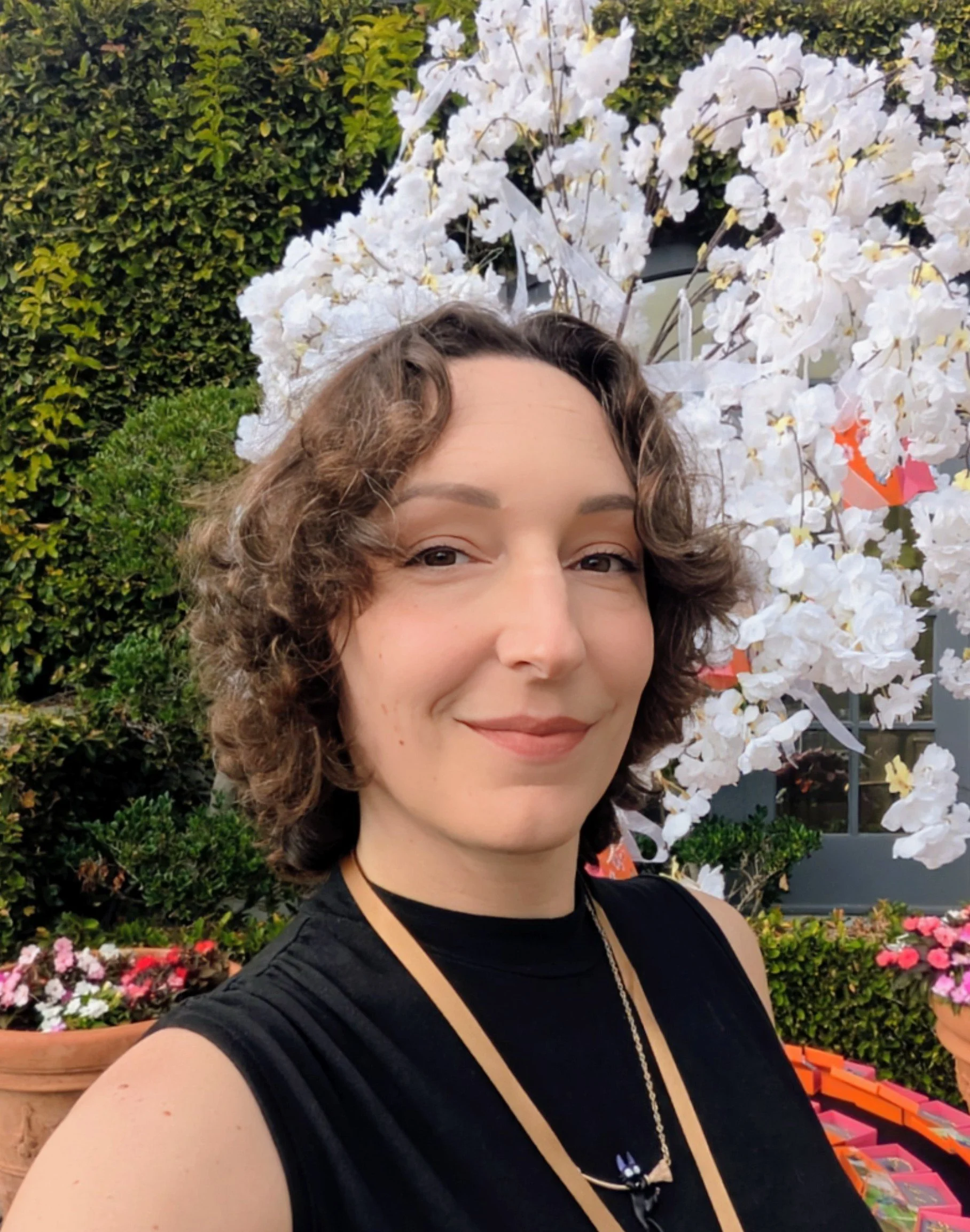 Professional Organizer San Diego portrait. Friendly woman smiling warmly.