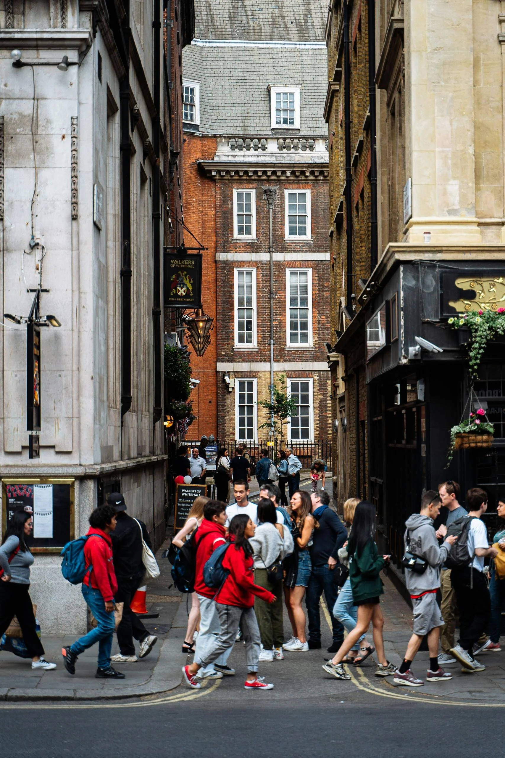 What to Wear in London: The Ultimate Seasonal Outfit Guide + London Packing List (2026)