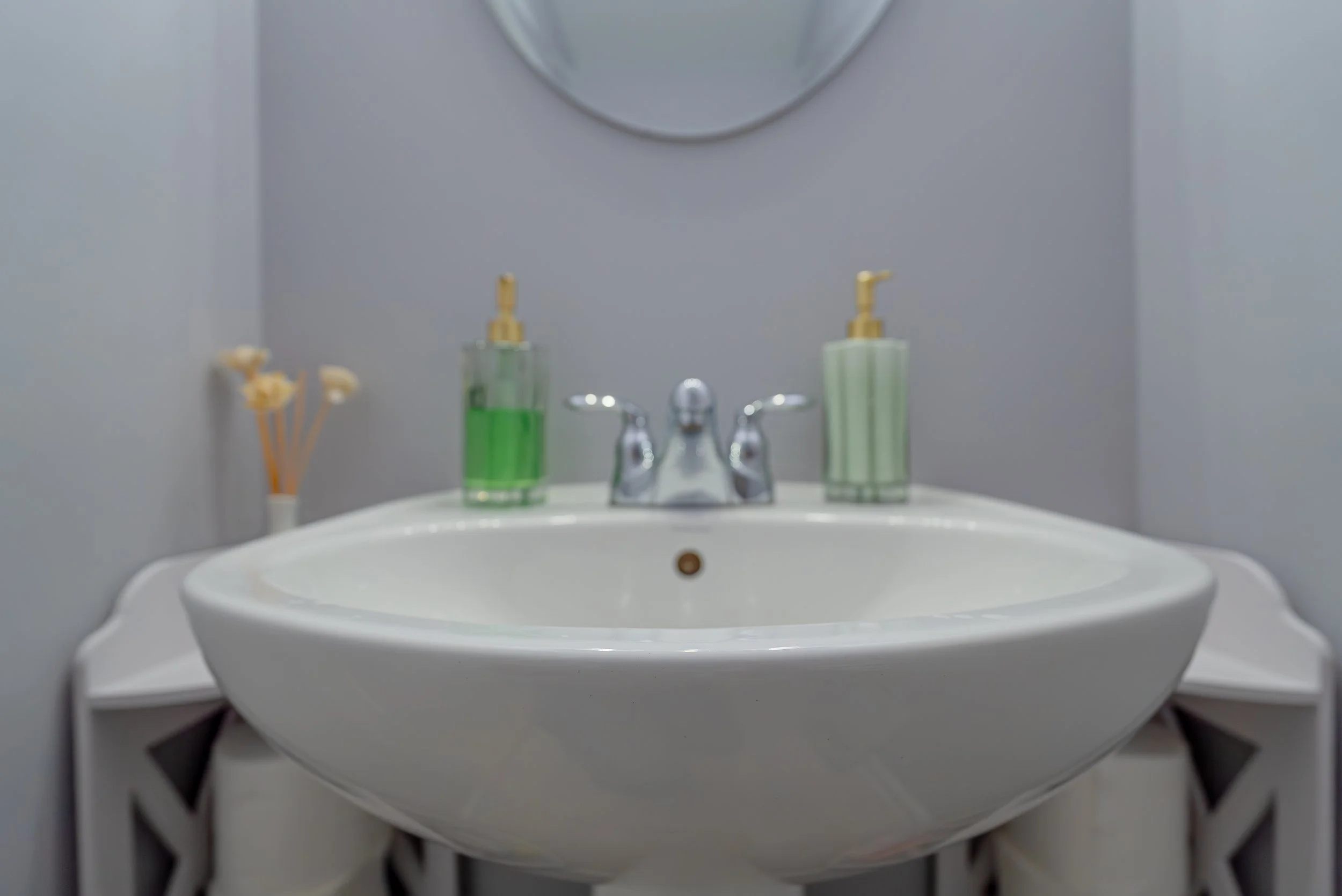 40_FIRST FLOOR BATHROOM_DSC00179.jpg