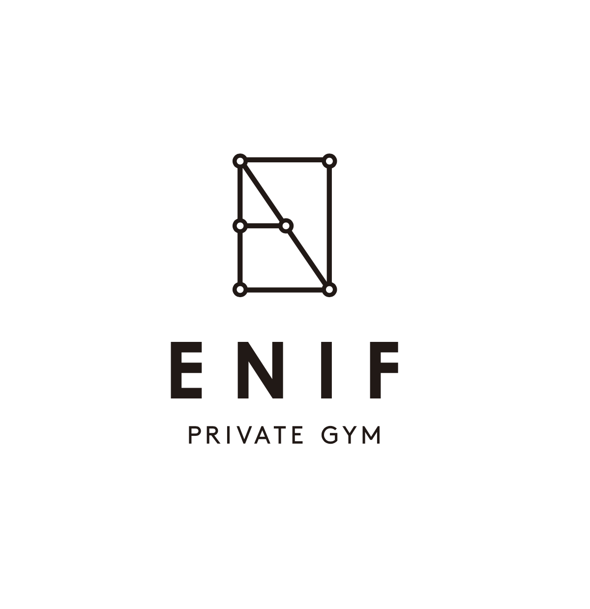 ジムのロゴで、図形と文字ENIFとPRIVATE GYMが書かれている