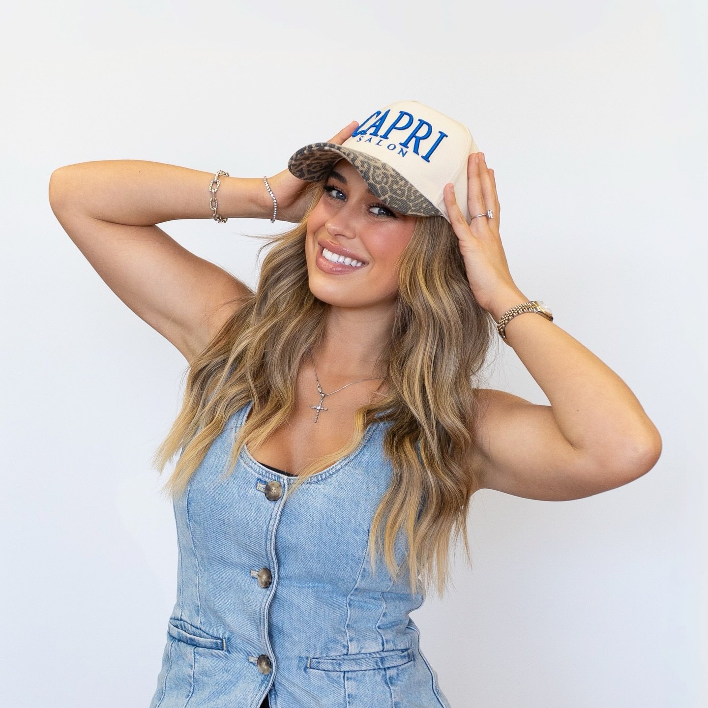 If you don&rsquo;t have a Capri Salon hat&hellip; you&rsquo;re missing out 🤍✨

The perfect everyday fit.
Bad hair day approved.
Good hair day elevated.

Capri state of mind, always ☀️

Who needs one? 🫶🏻