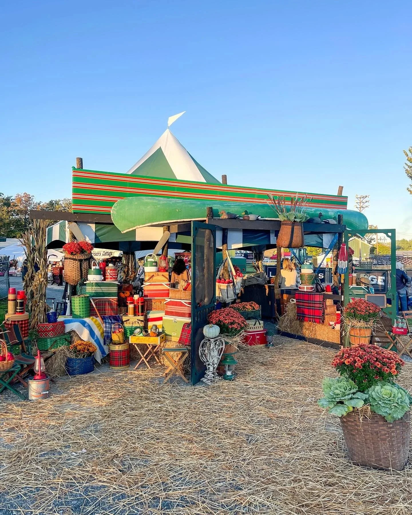 LUCKETTS FALL MARKET