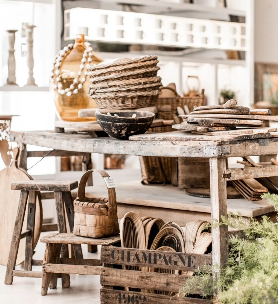 NORTHWEST VINTAGE loving souls &hellip; give me all your favs in comments or messages &hellip; Heading out tomorrow morn&hellip;. And we are getting to all things Vintage Small Shop Owning from Southern California on up to Washington State .. Get in 